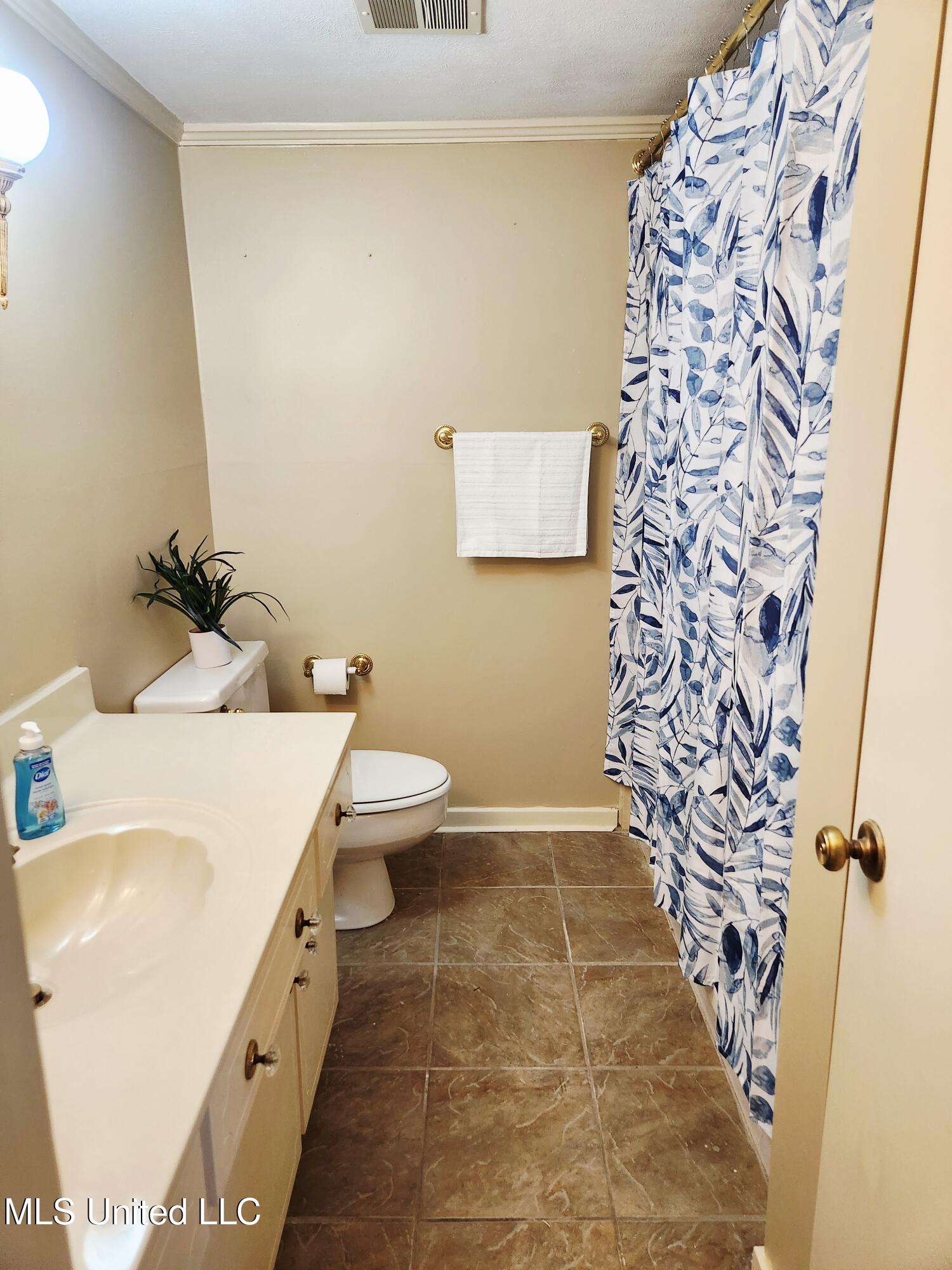 5025 Wayneland Drive Property Photo 13