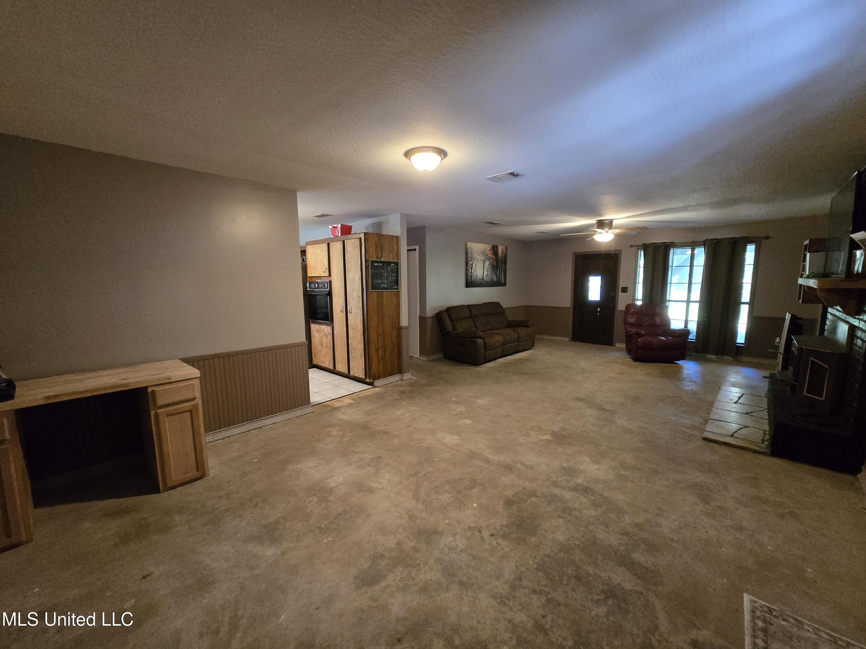 542 Southgate Road Property Photo 2