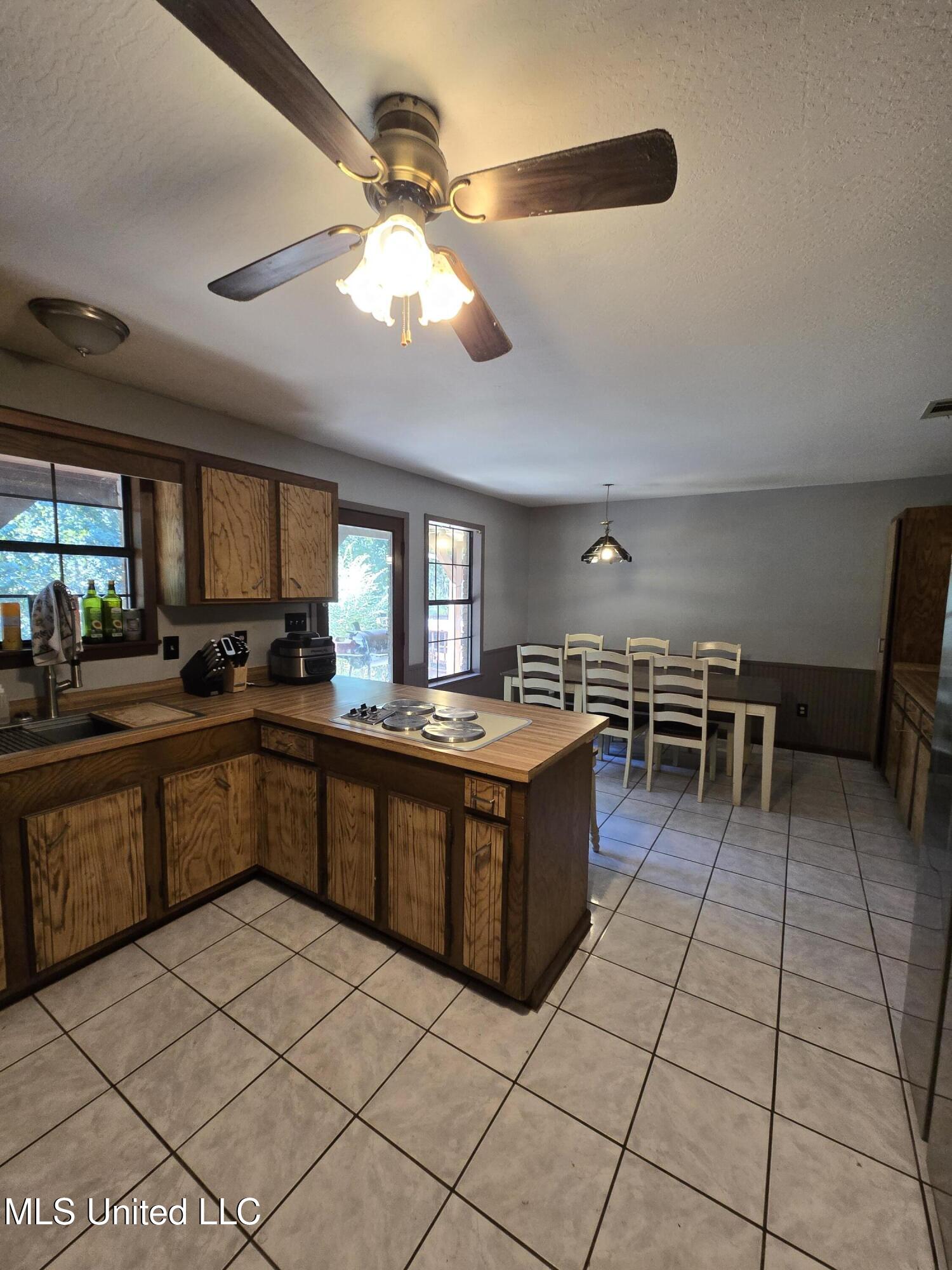 542 Southgate Road Property Photo 9