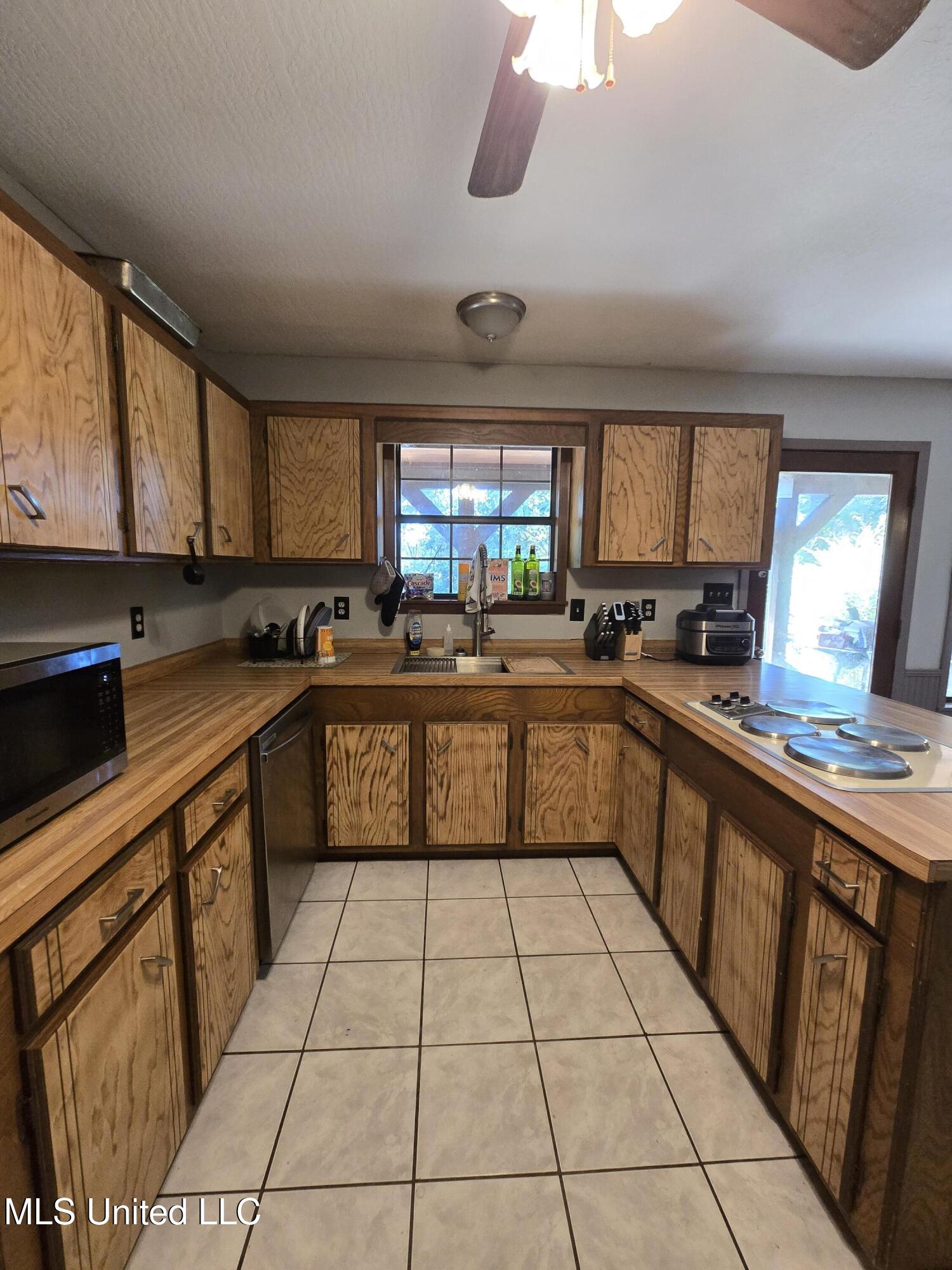 542 Southgate Road Property Photo 10