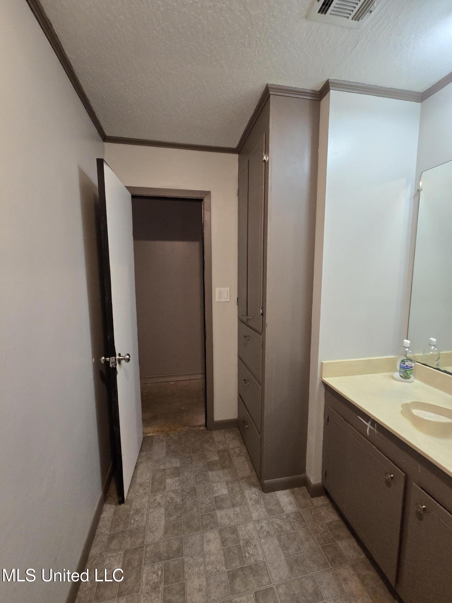 542 Southgate Road Property Photo 20