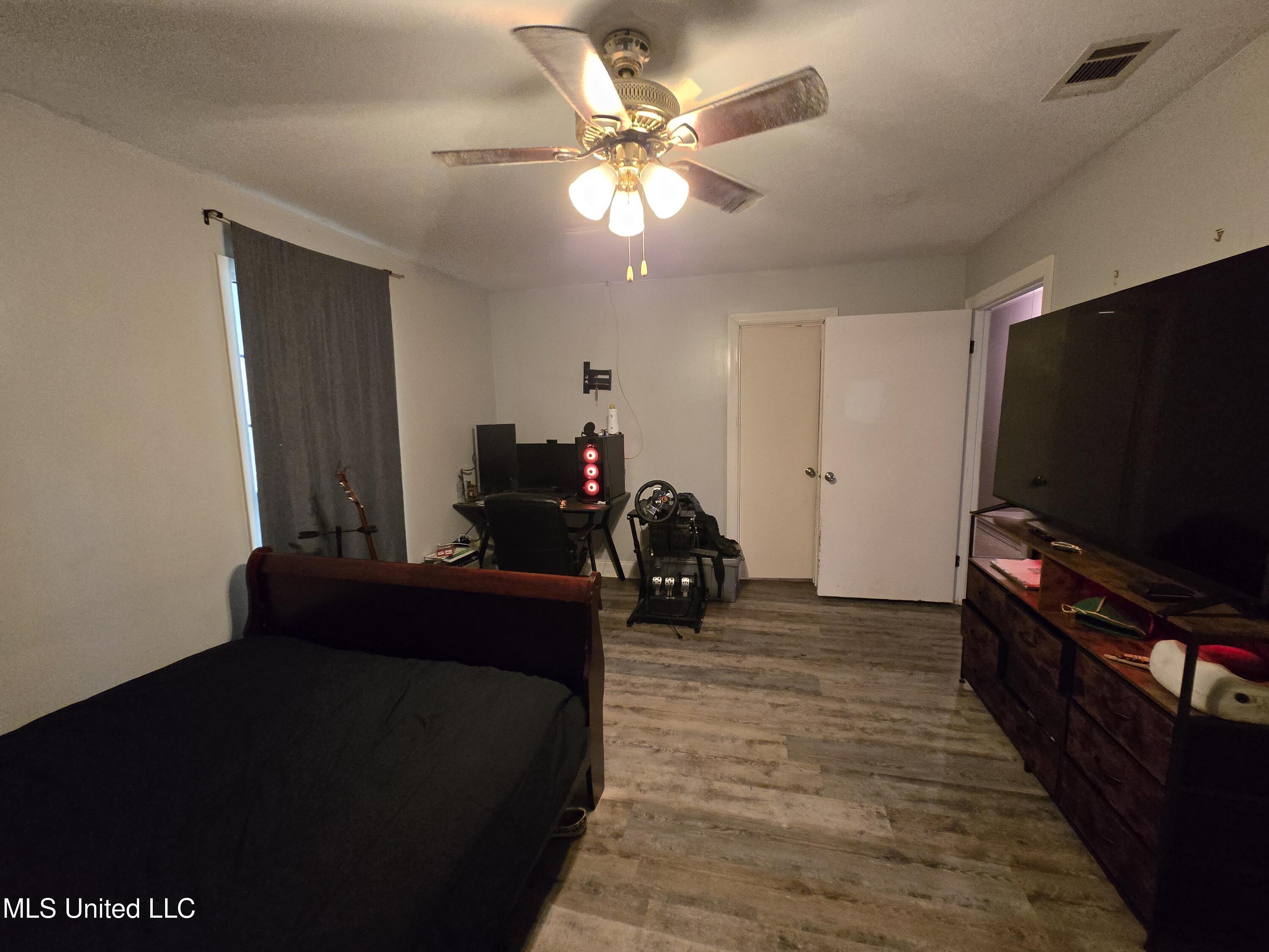 542 Southgate Road Property Photo 29