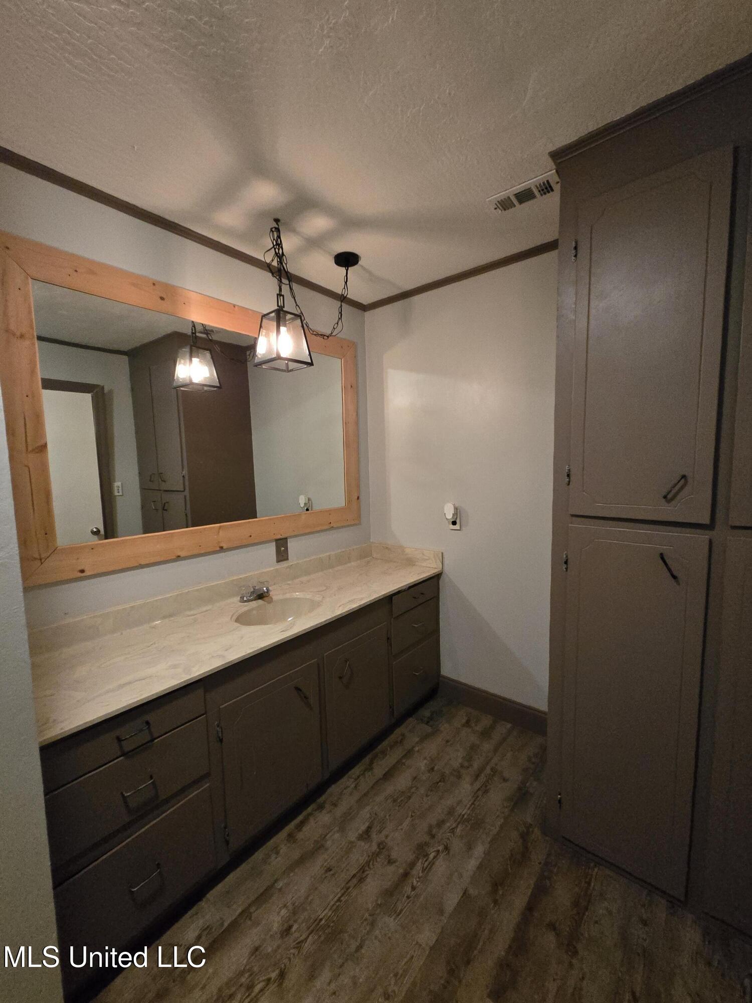 542 Southgate Road Property Photo 33