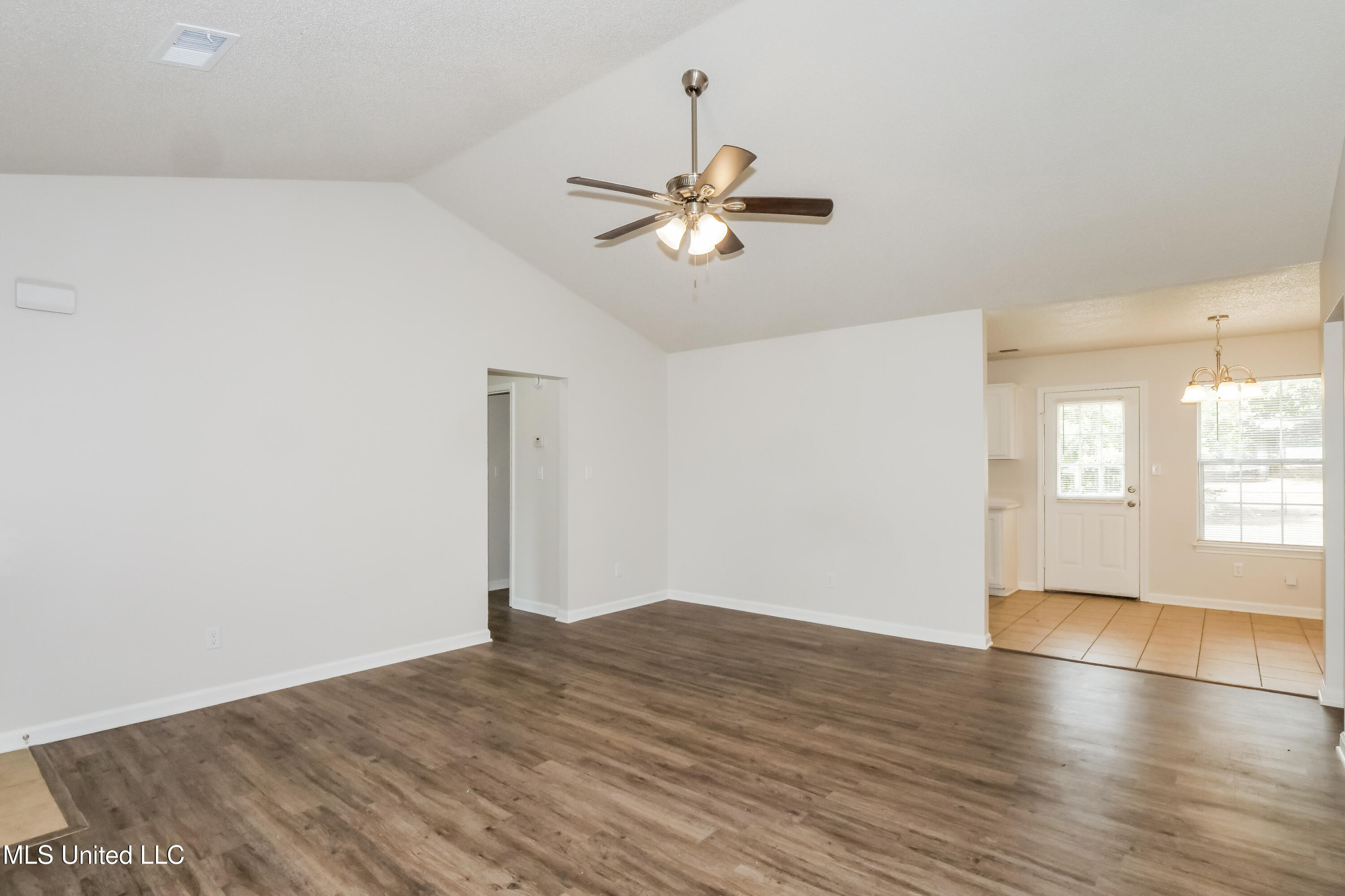 1764 Dorchester Drive Property Photo 3