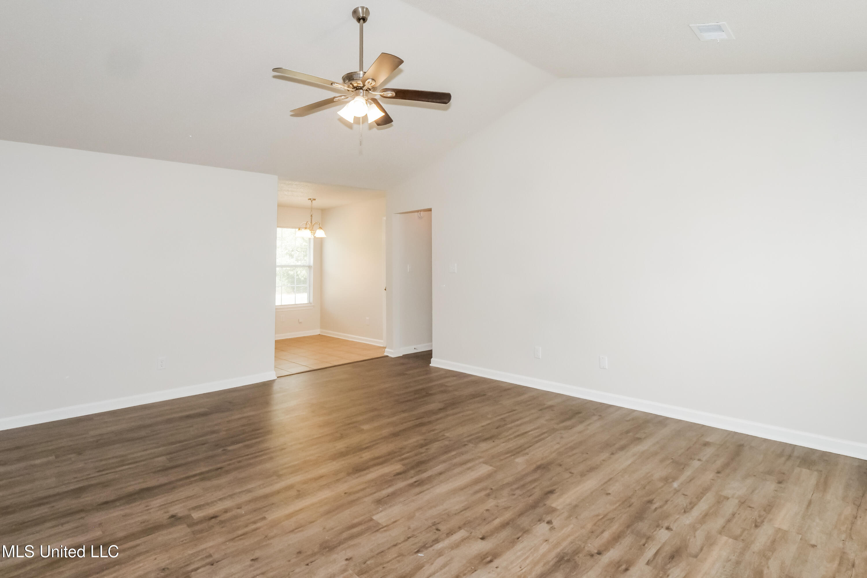 1764 Dorchester Drive Property Photo 4