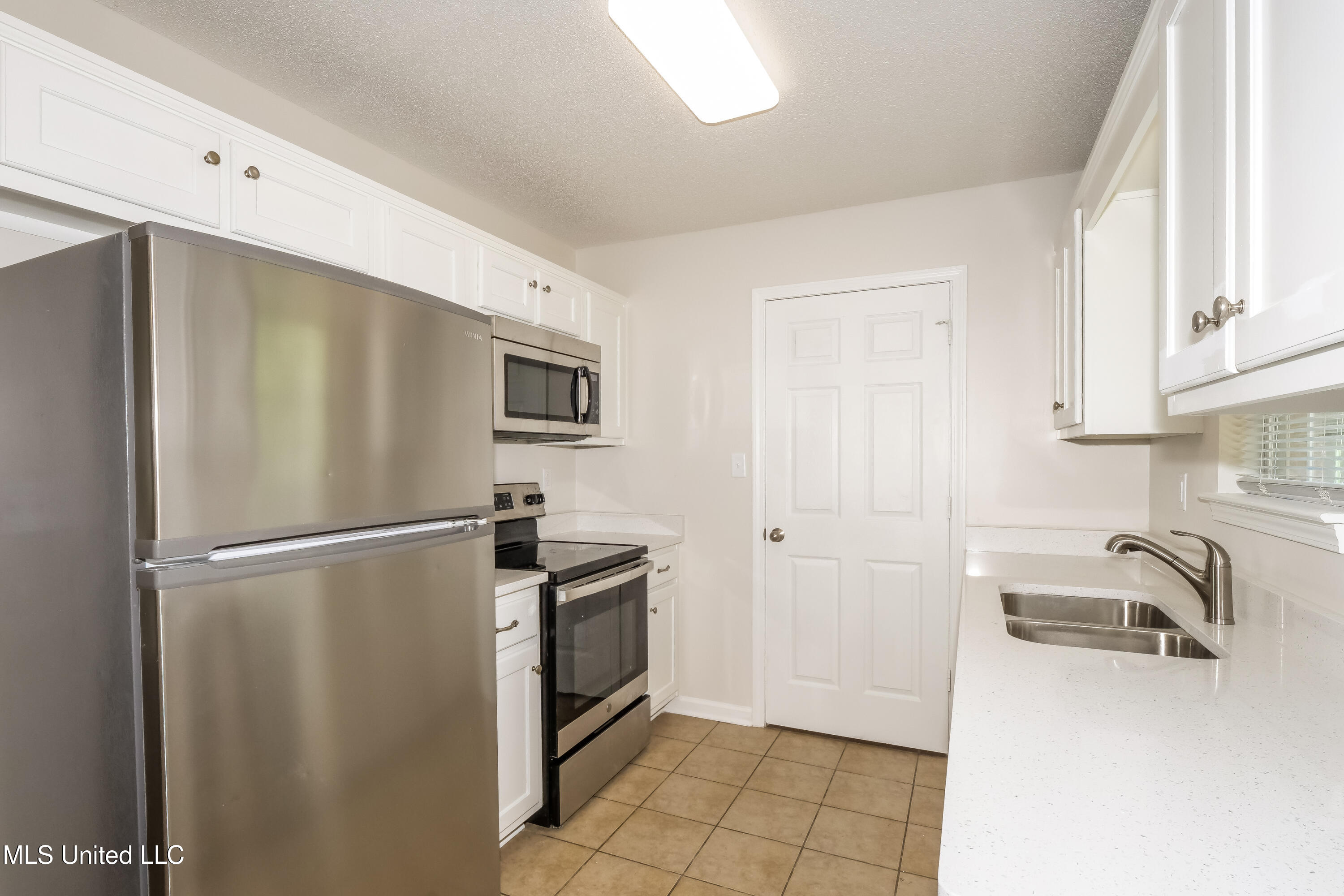 1764 Dorchester Drive Property Photo 6