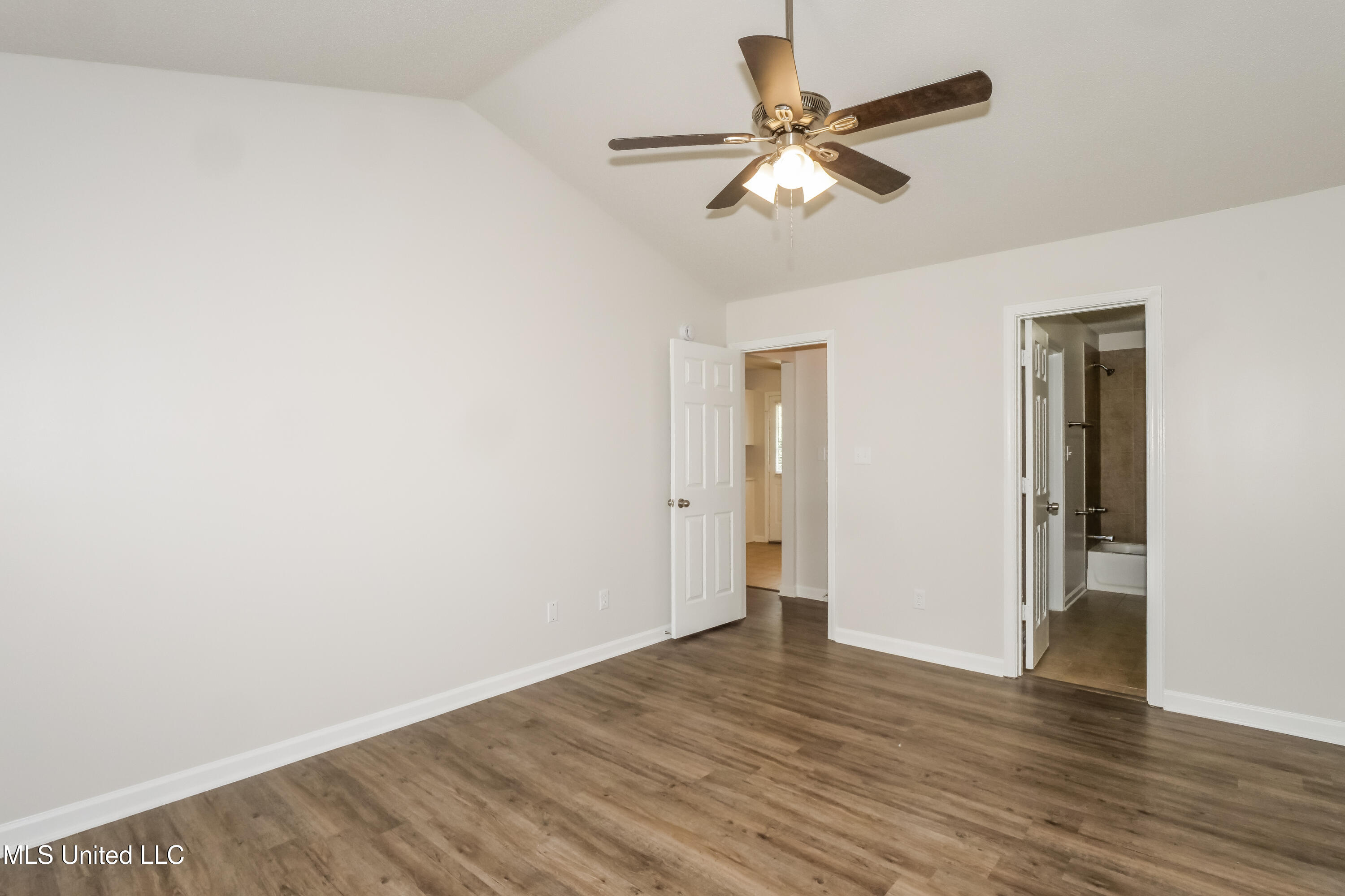 1764 Dorchester Drive Property Photo 8