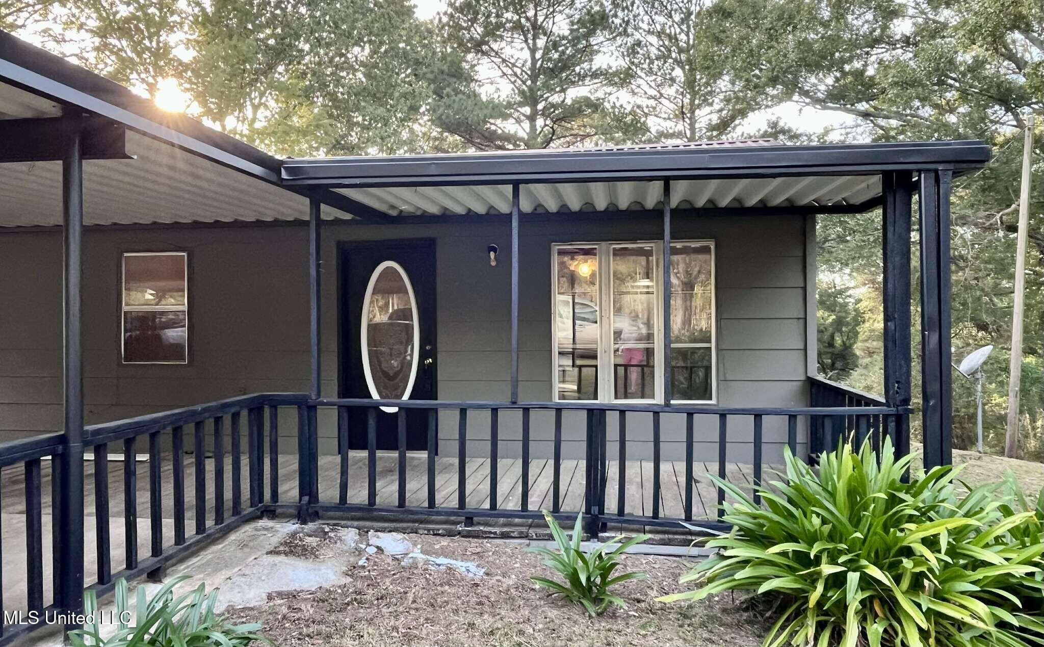 285 N Sullivan Road Property Photo 1