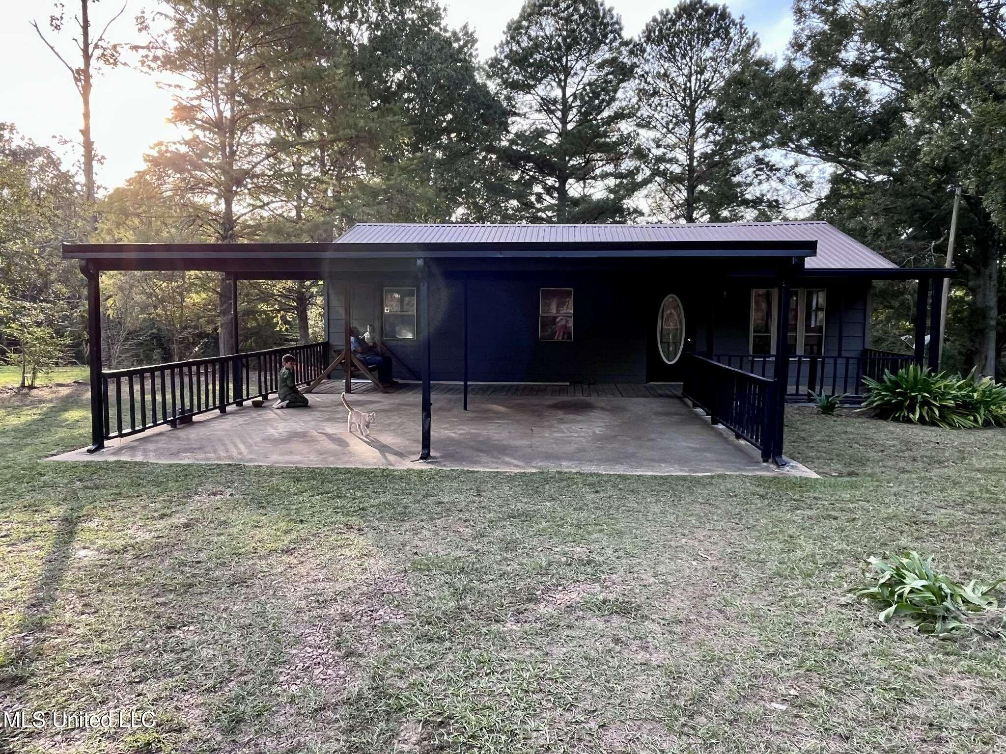 285 N Sullivan Road Property Photo 3