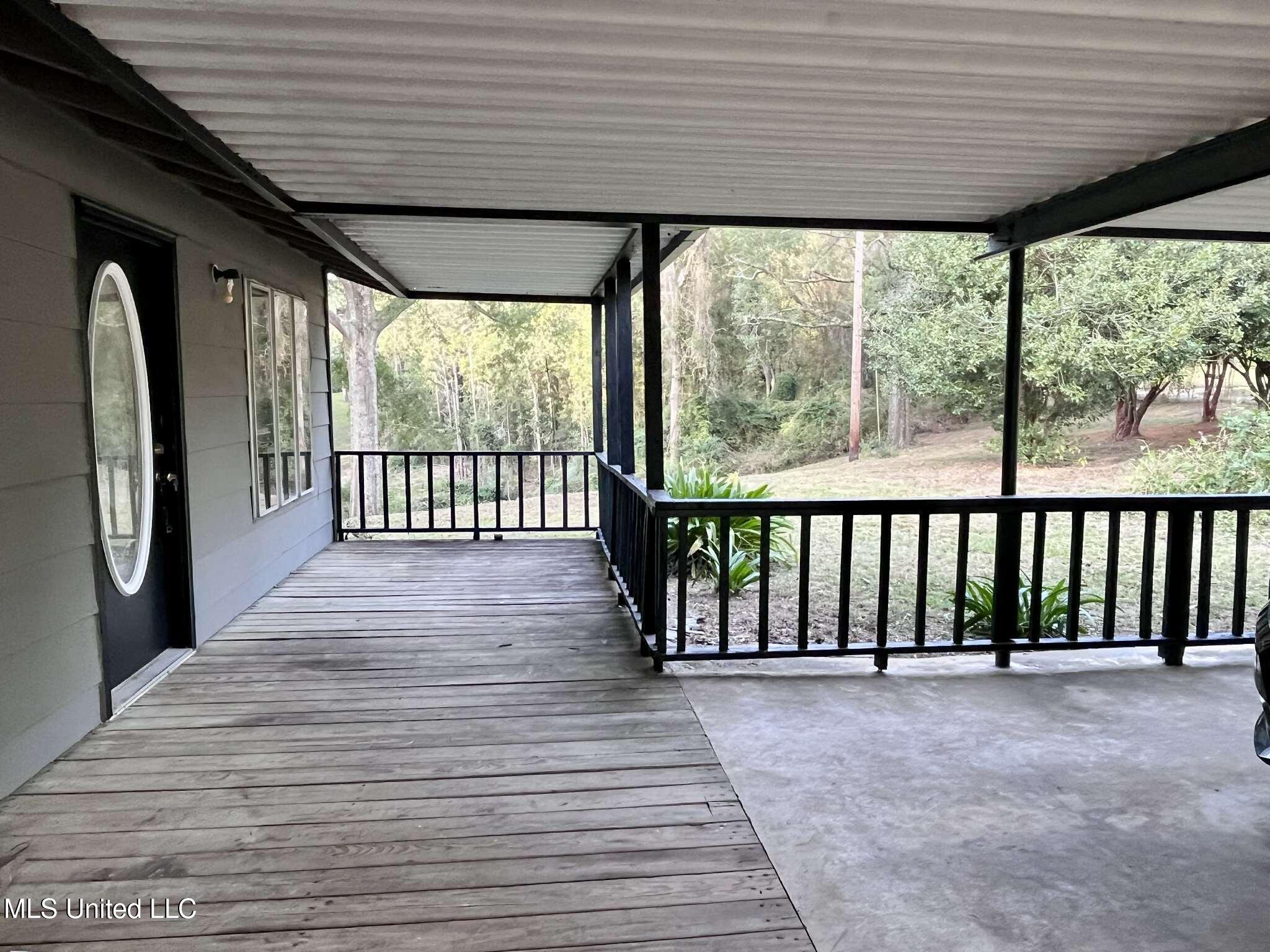 285 N Sullivan Road Property Photo 5