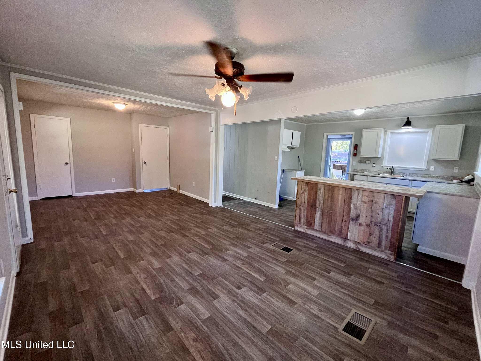 285 N Sullivan Road Property Photo 9