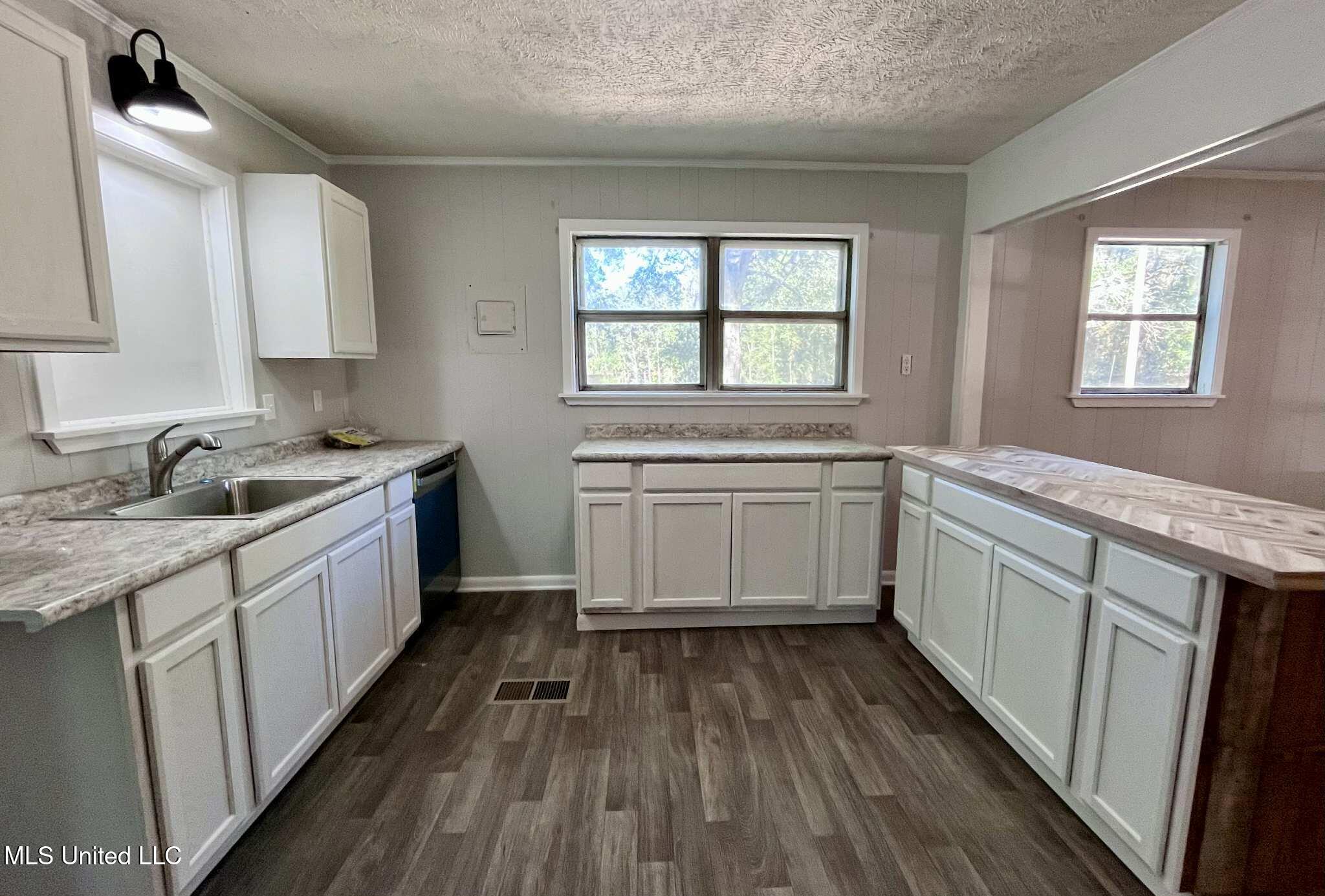 285 N Sullivan Road Property Photo 12