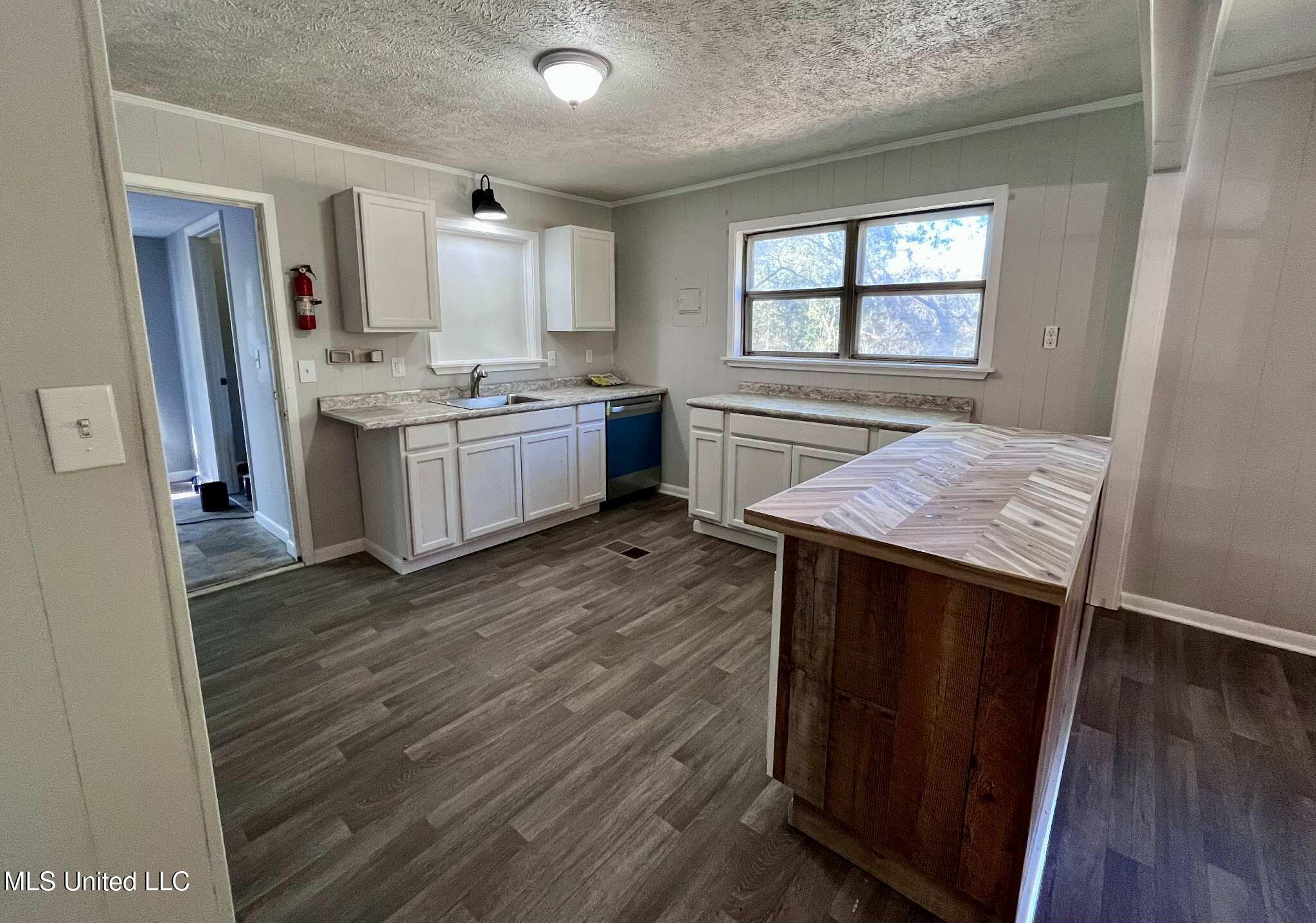 285 N Sullivan Road Property Photo 14