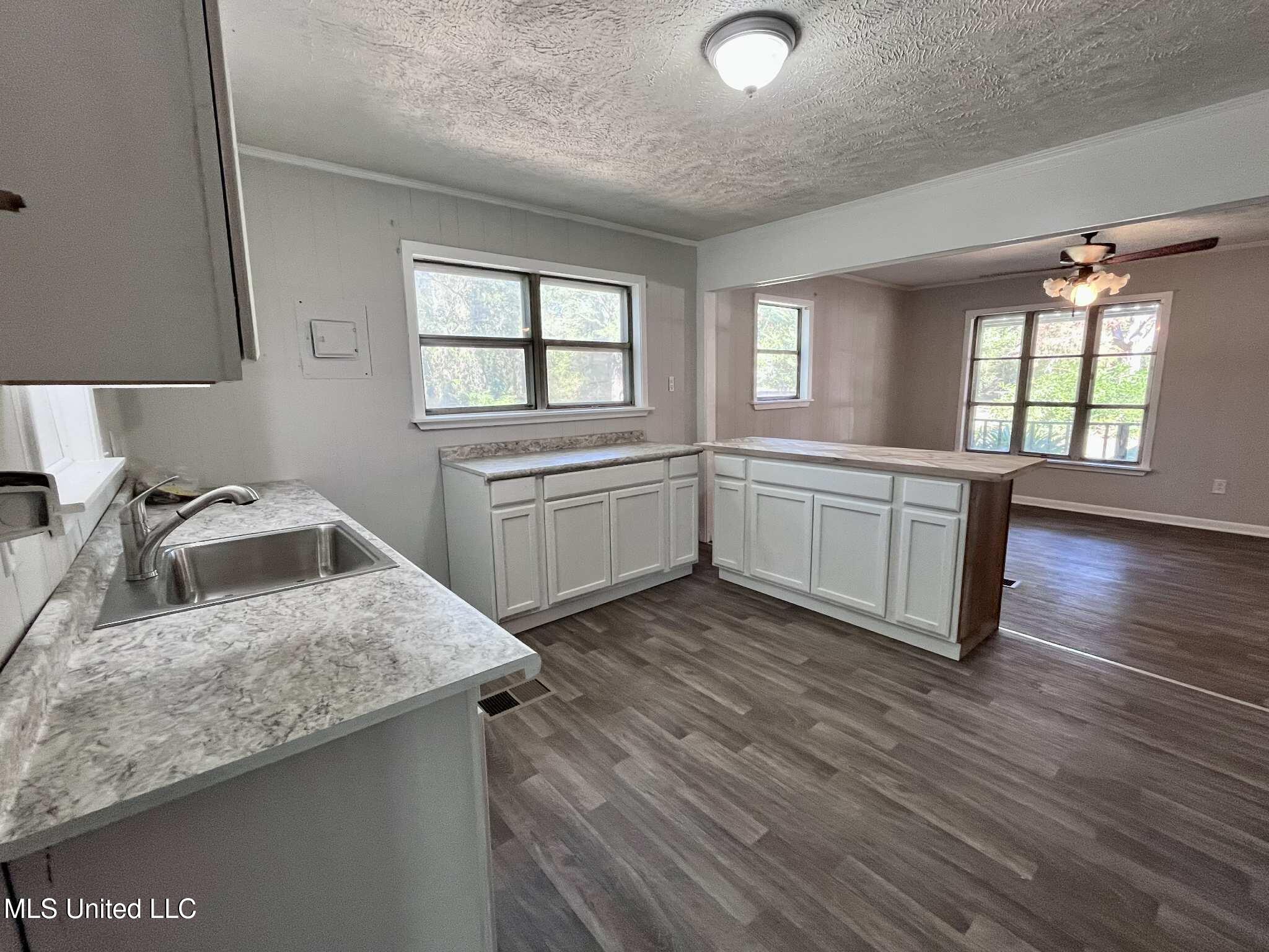 285 N Sullivan Road Property Photo 16