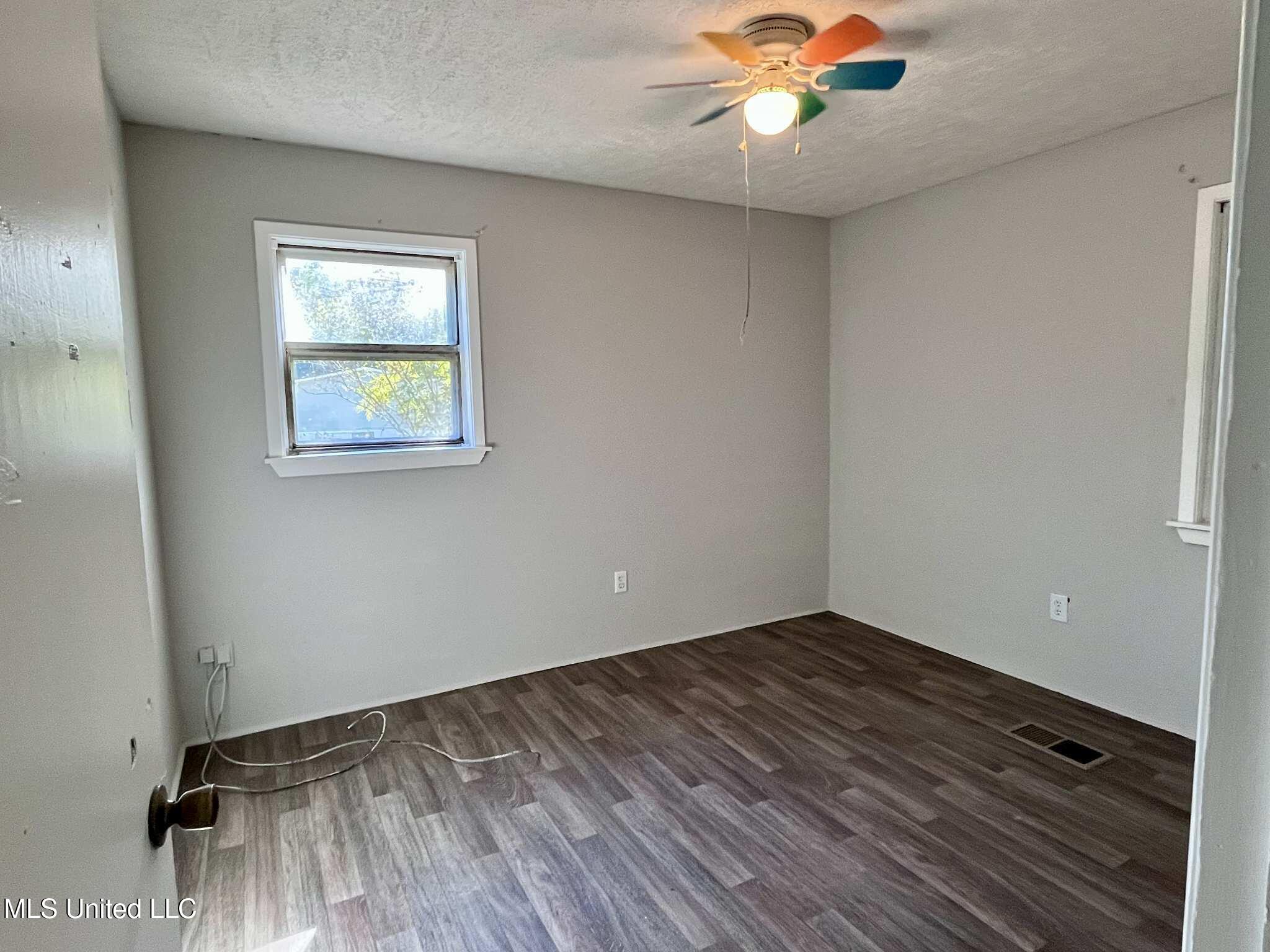 285 N Sullivan Road Property Photo 17