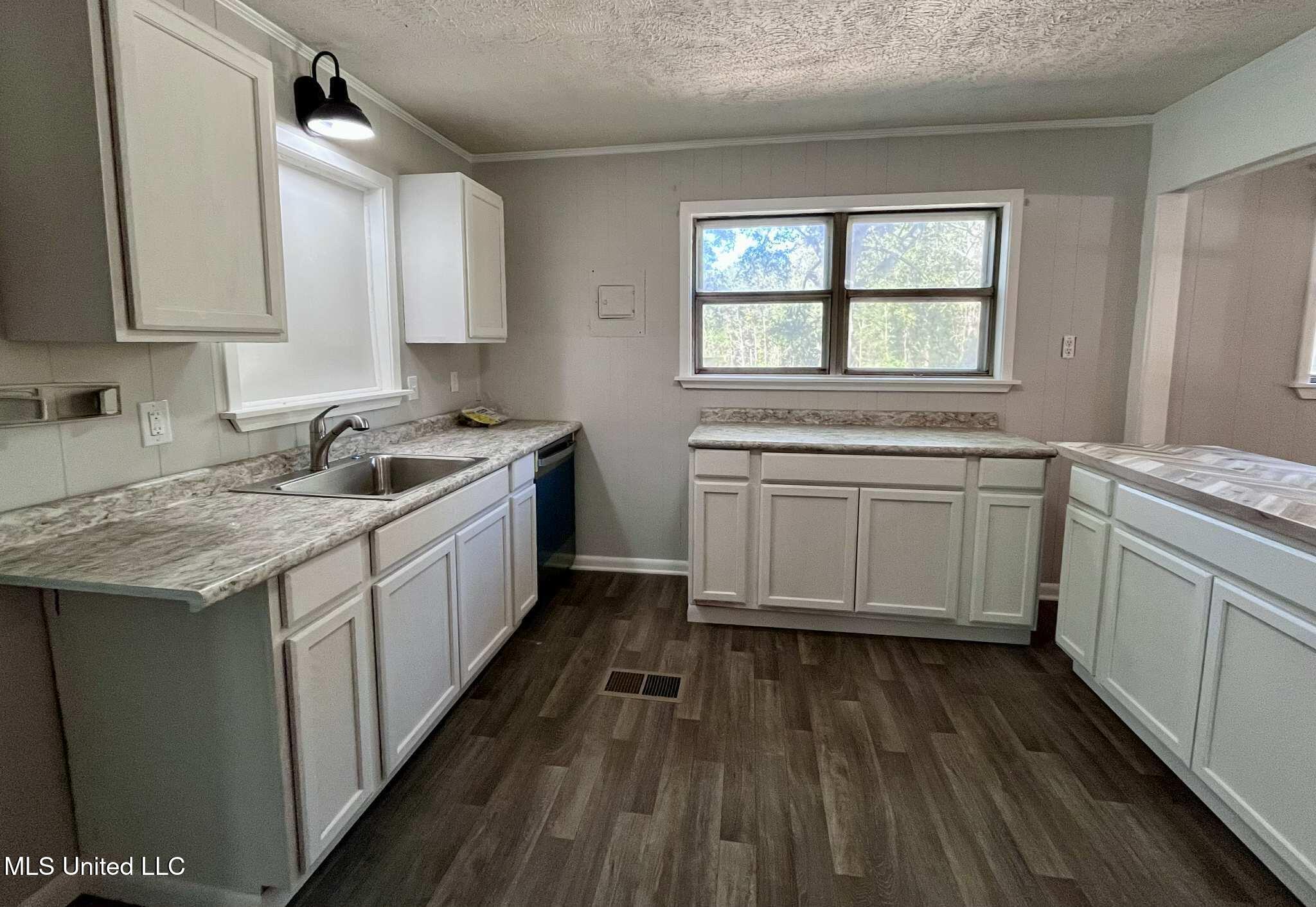 285 N Sullivan Road Property Photo 27