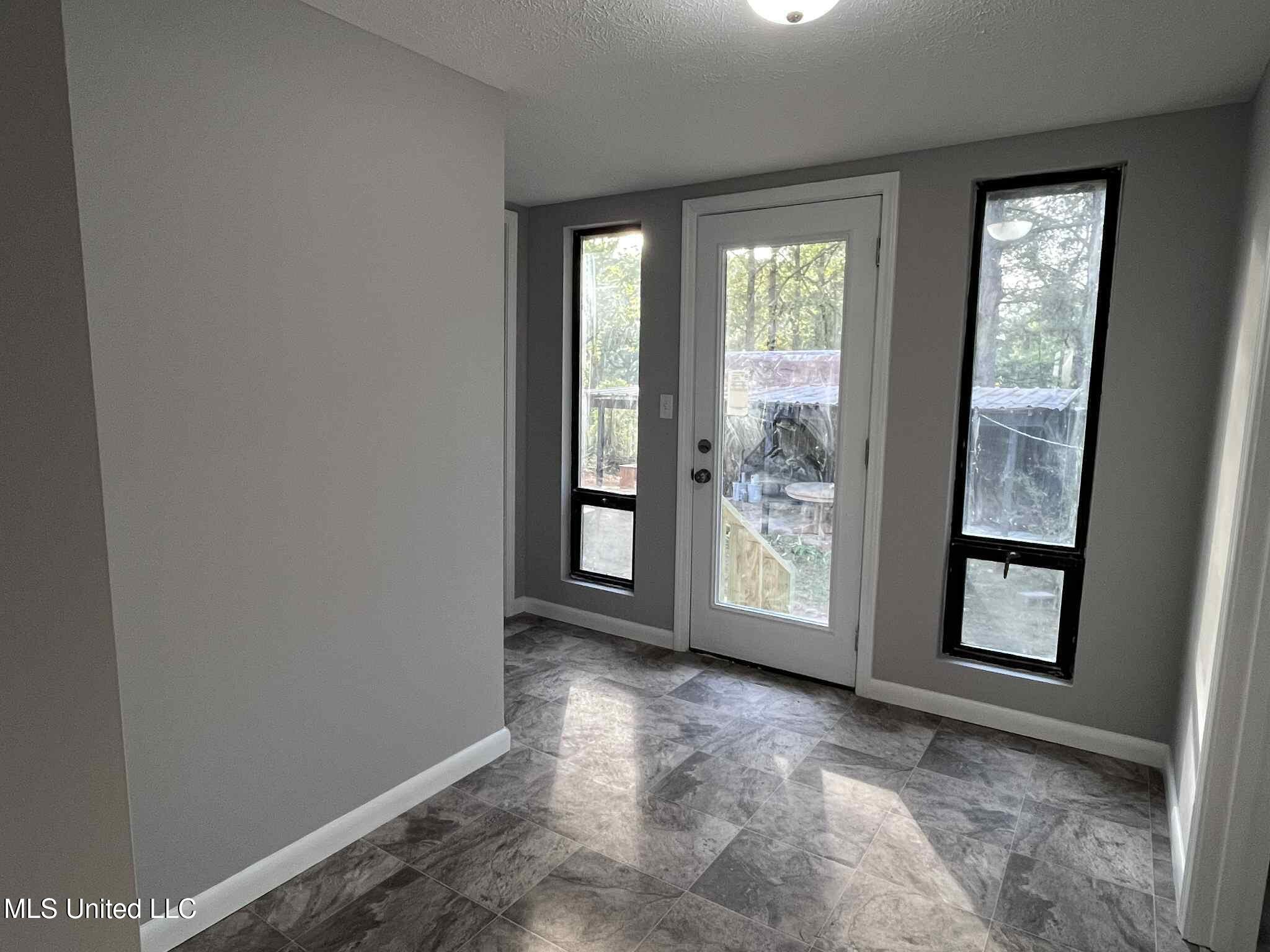 285 N Sullivan Road Property Photo 28