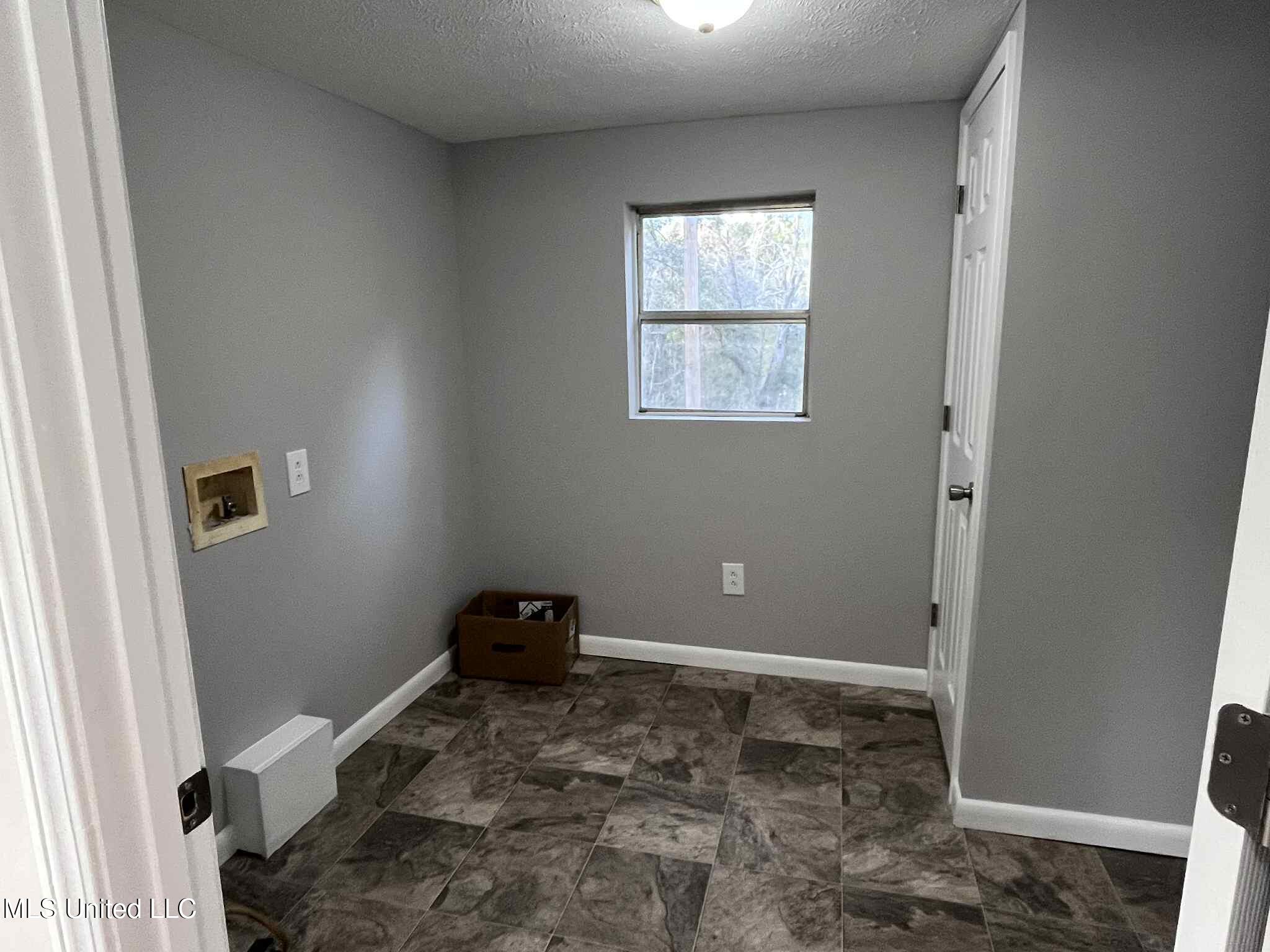 285 N Sullivan Road Property Photo 29