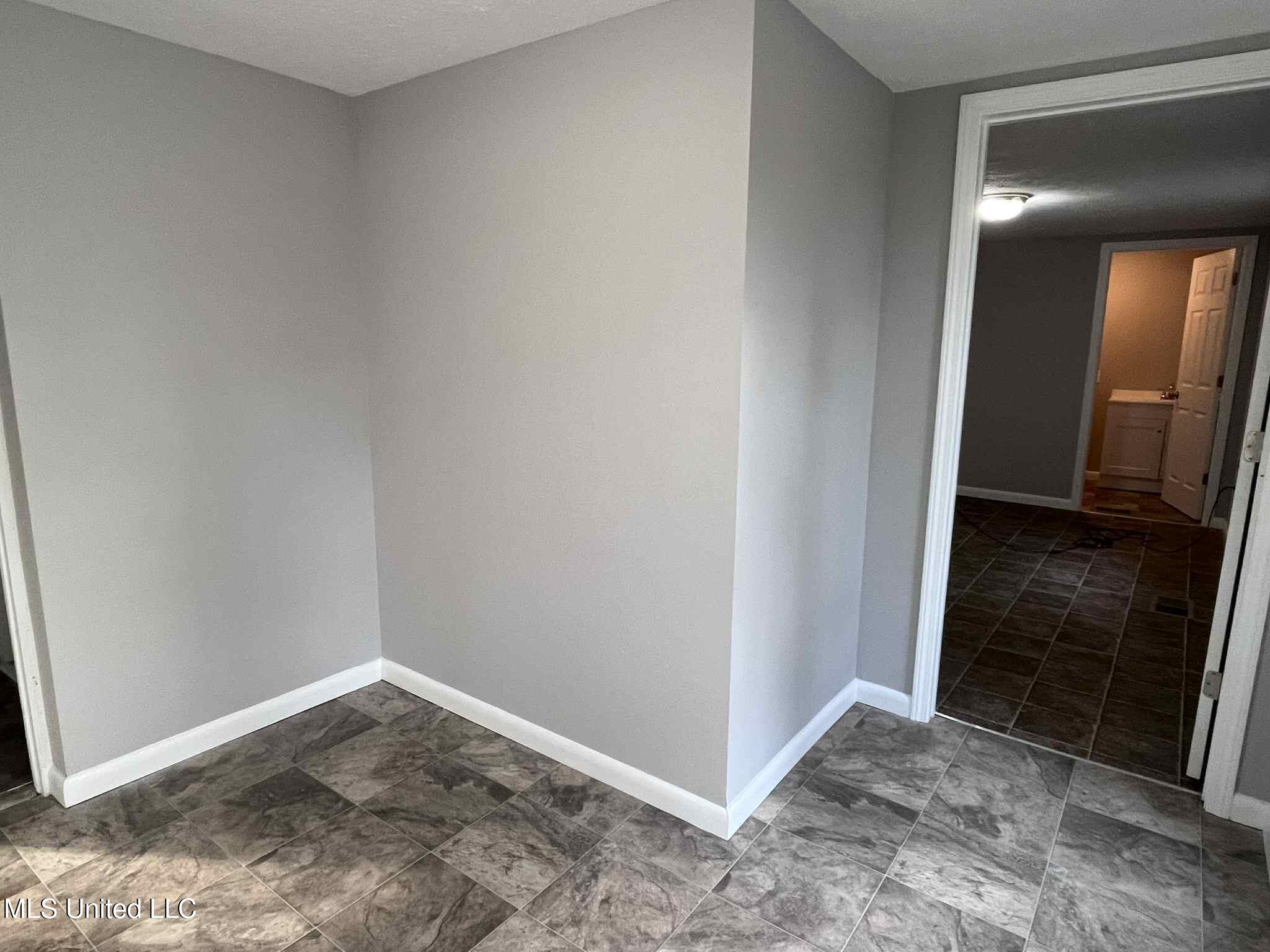 285 N Sullivan Road Property Photo 30