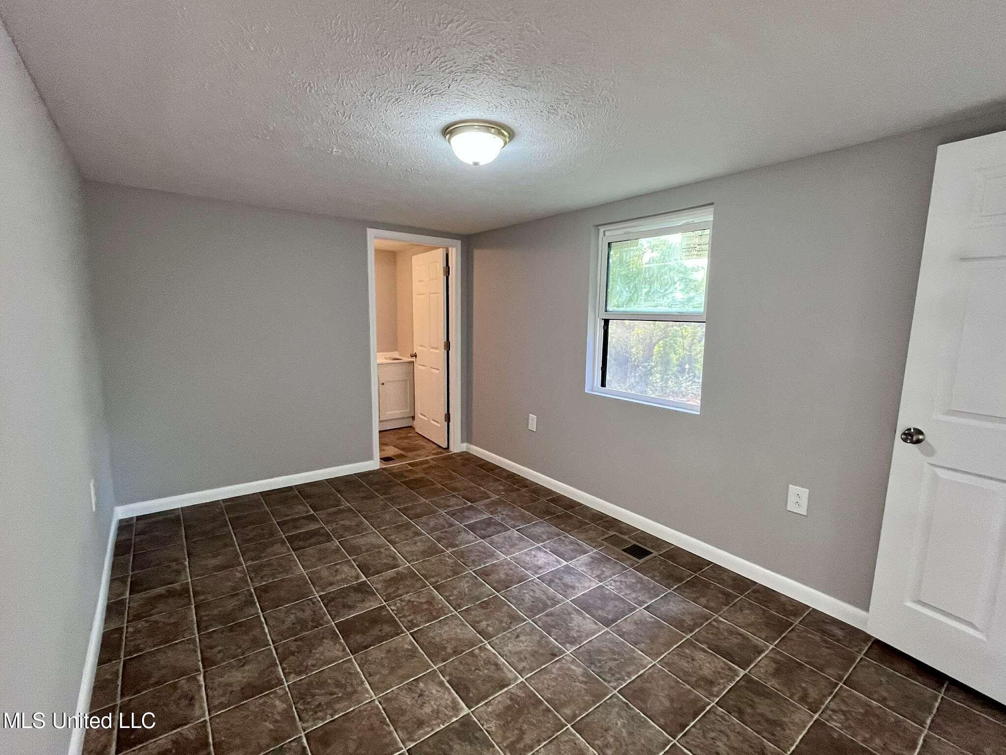 285 N Sullivan Road Property Photo 31