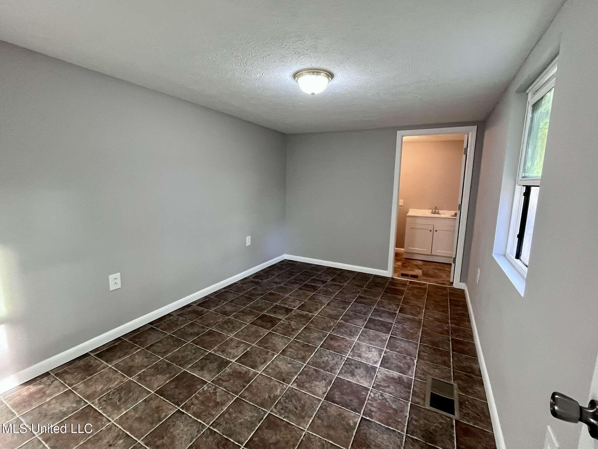 285 N Sullivan Road Property Photo 33