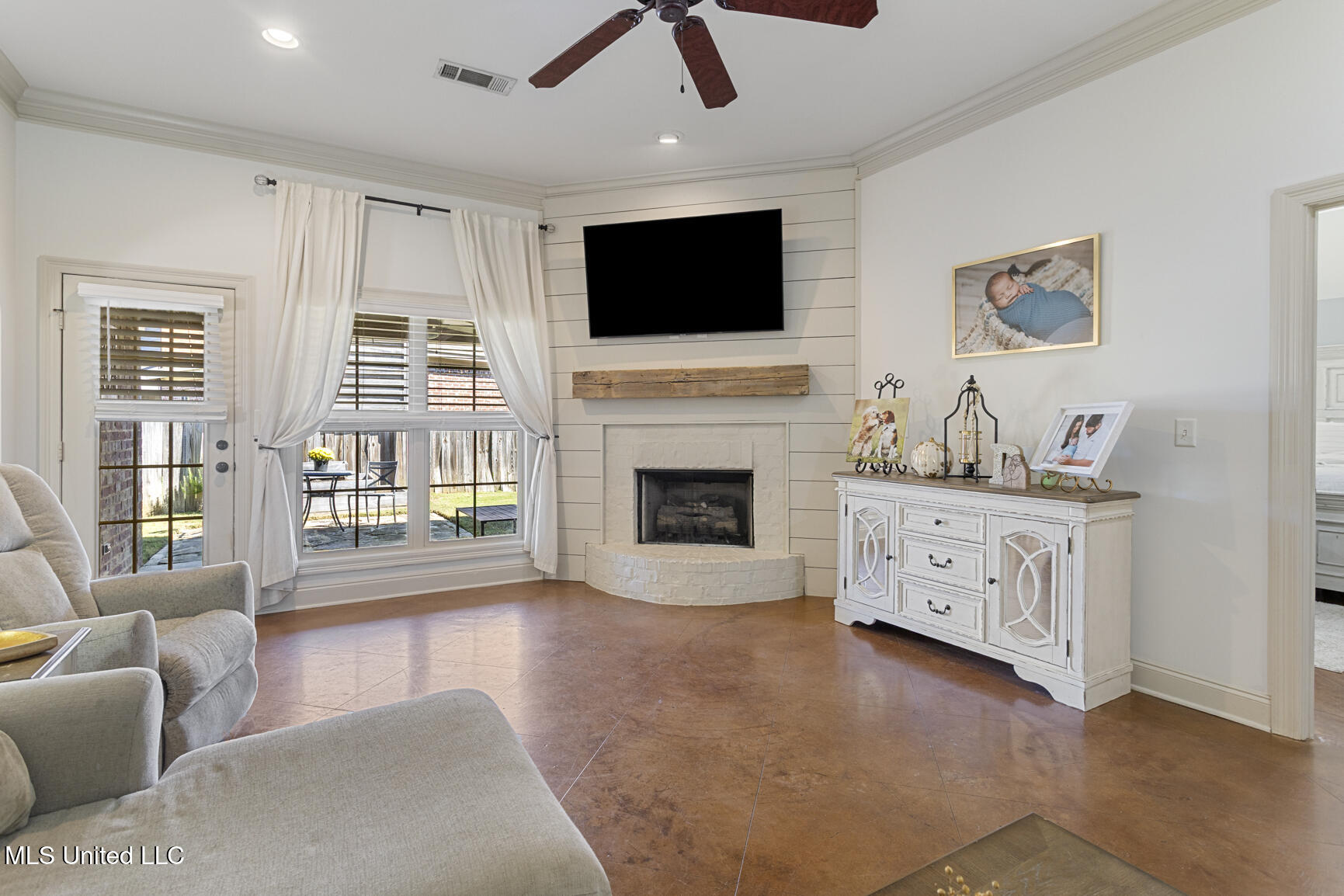 504 Pinebark Cove Property Photo 3