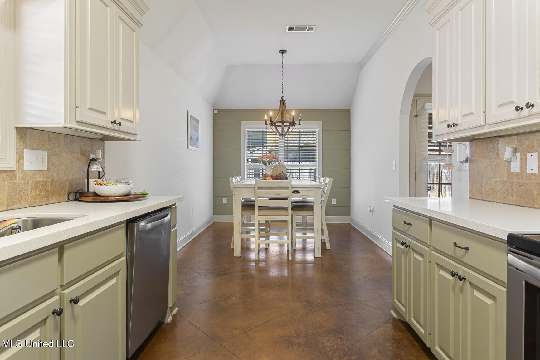 504 Pinebark Cove Property Photo 6