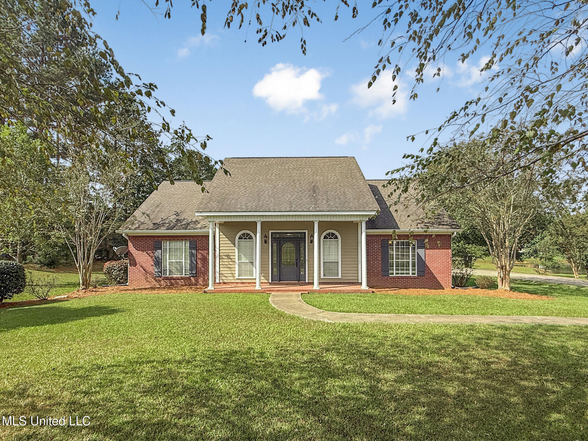 1122 Lakeview Drive Property Photo 1