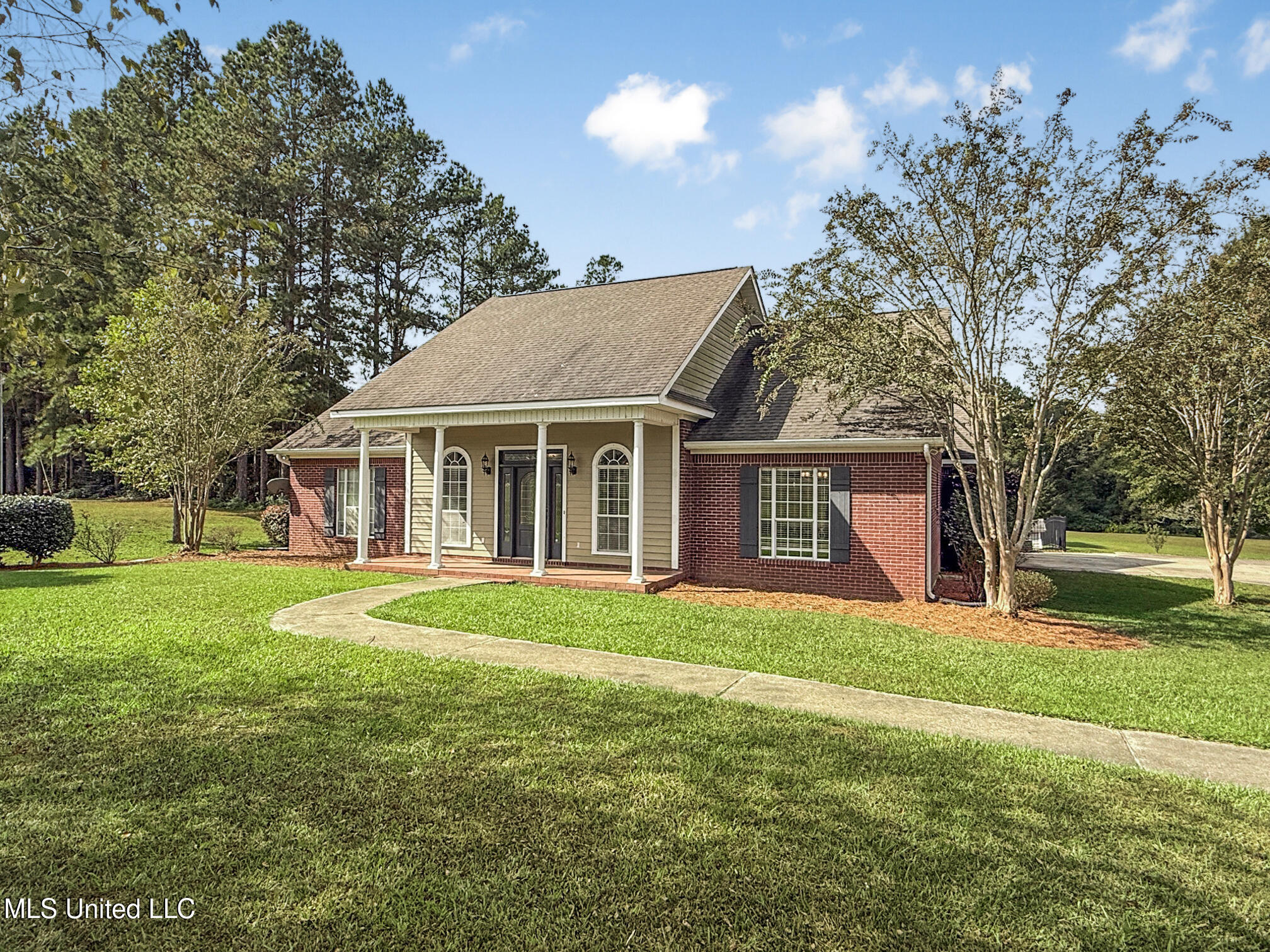 1122 Lakeview Drive Property Photo 2