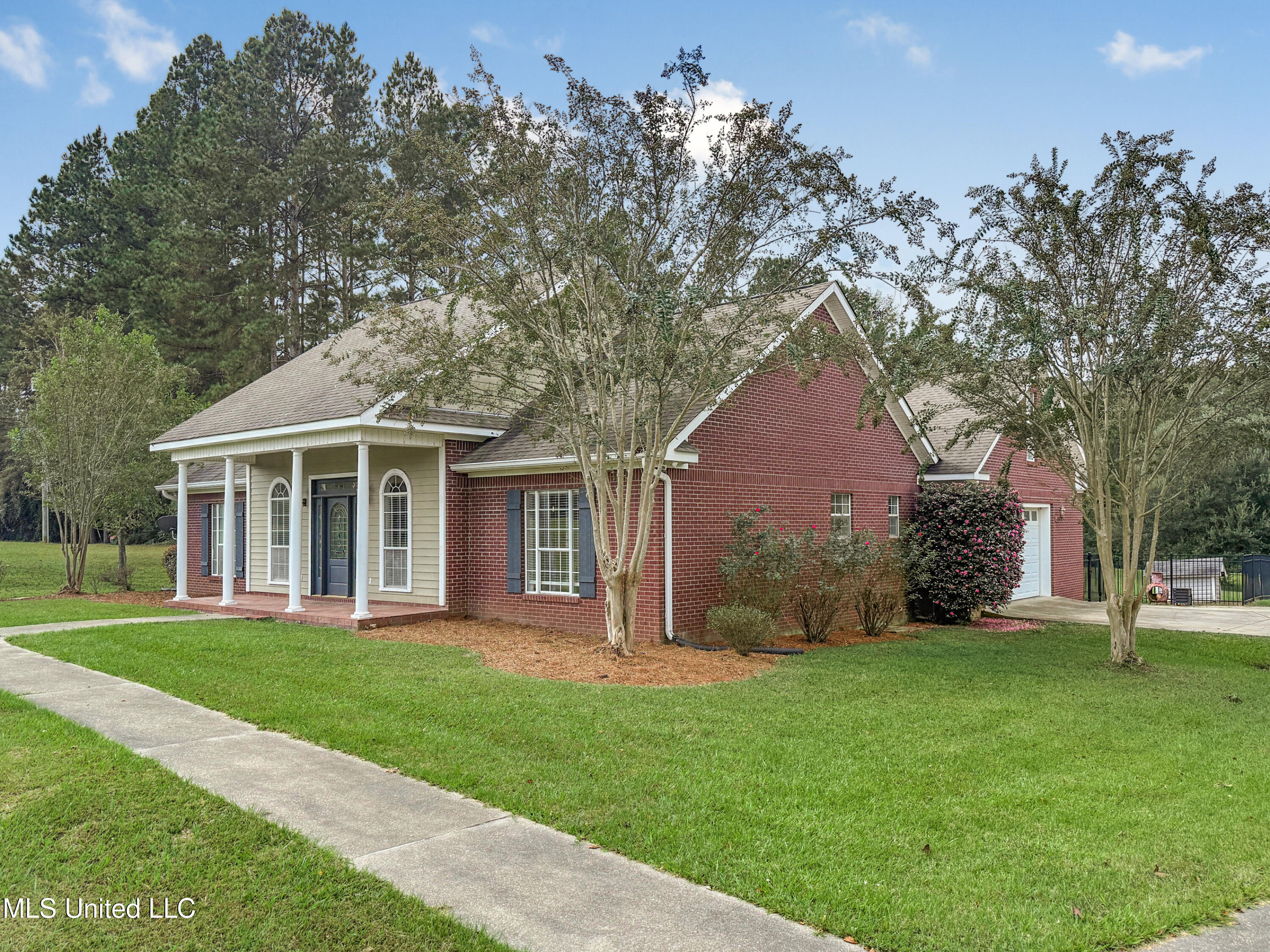 1122 Lakeview Drive Property Photo 6