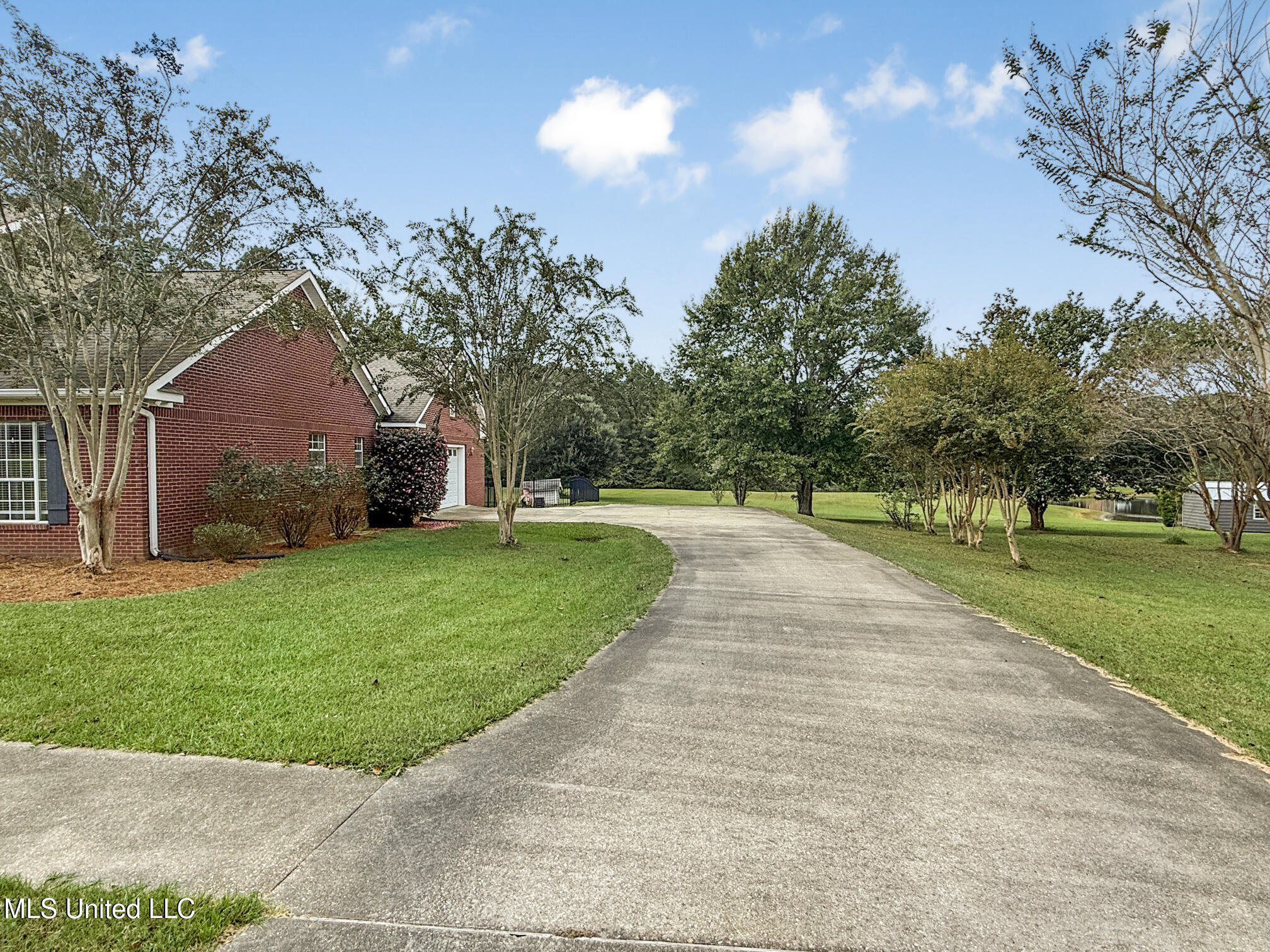 1122 Lakeview Drive Property Photo 7