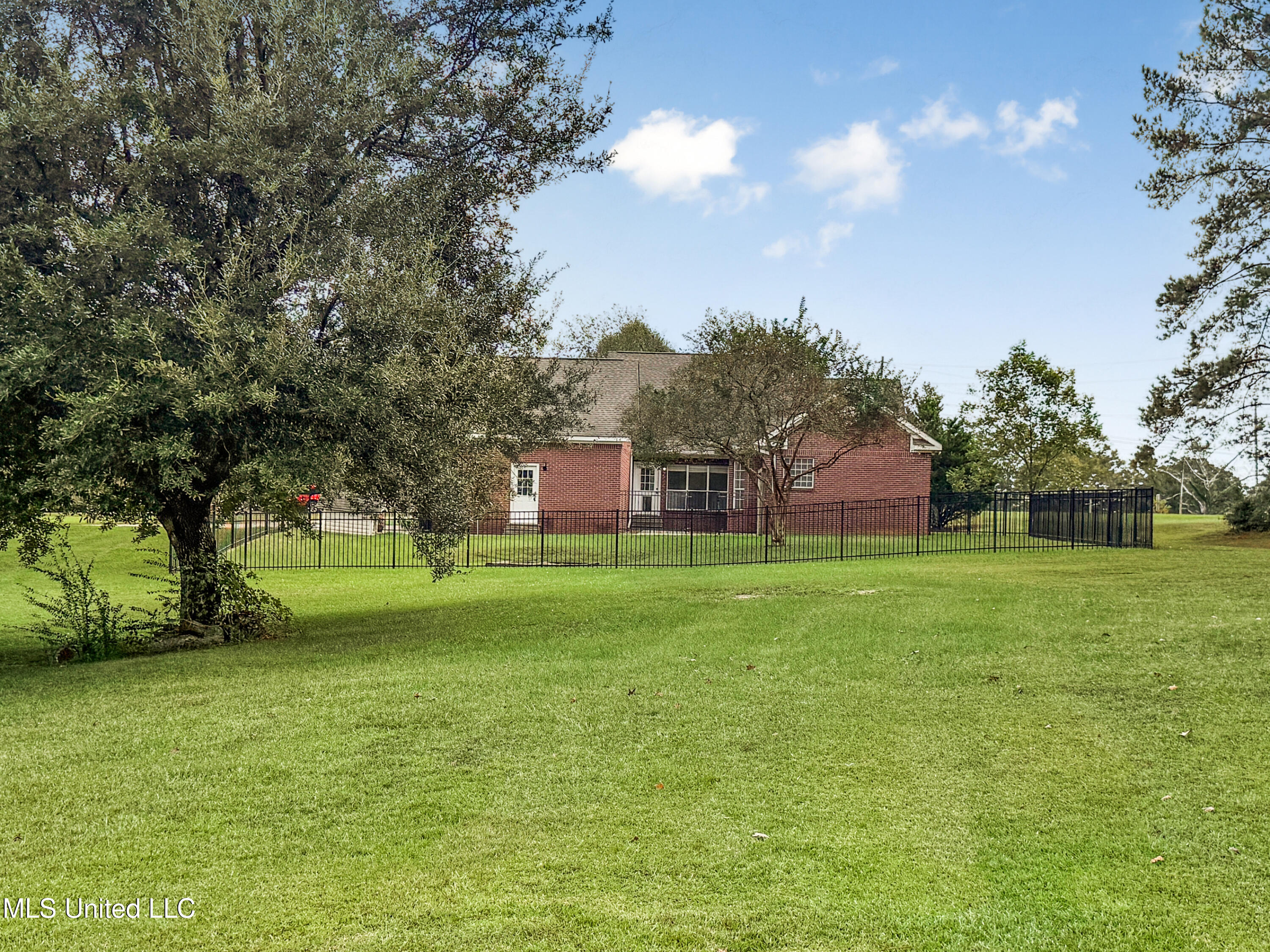 1122 Lakeview Drive Property Photo 11