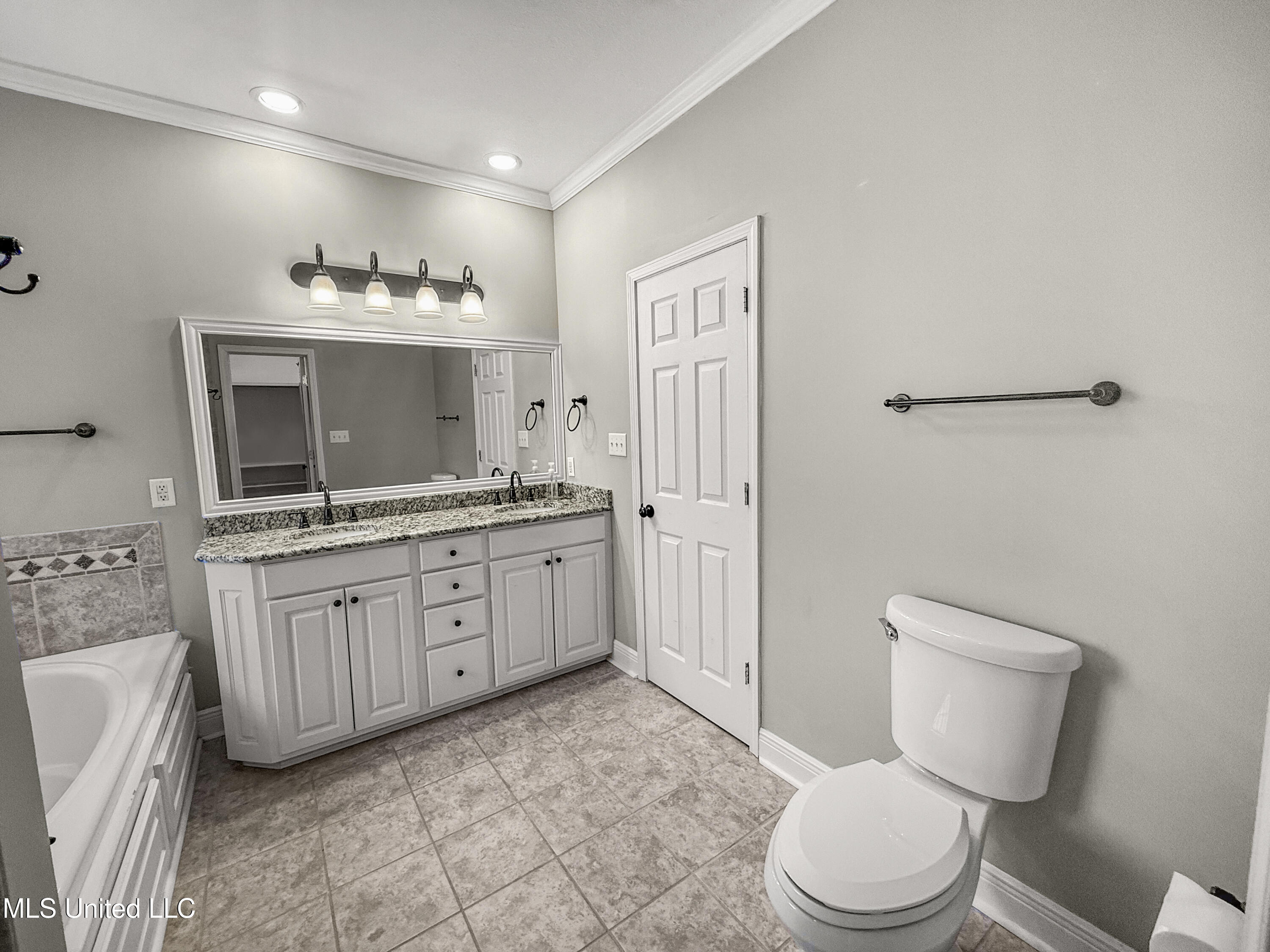 1122 Lakeview Drive Property Photo 48