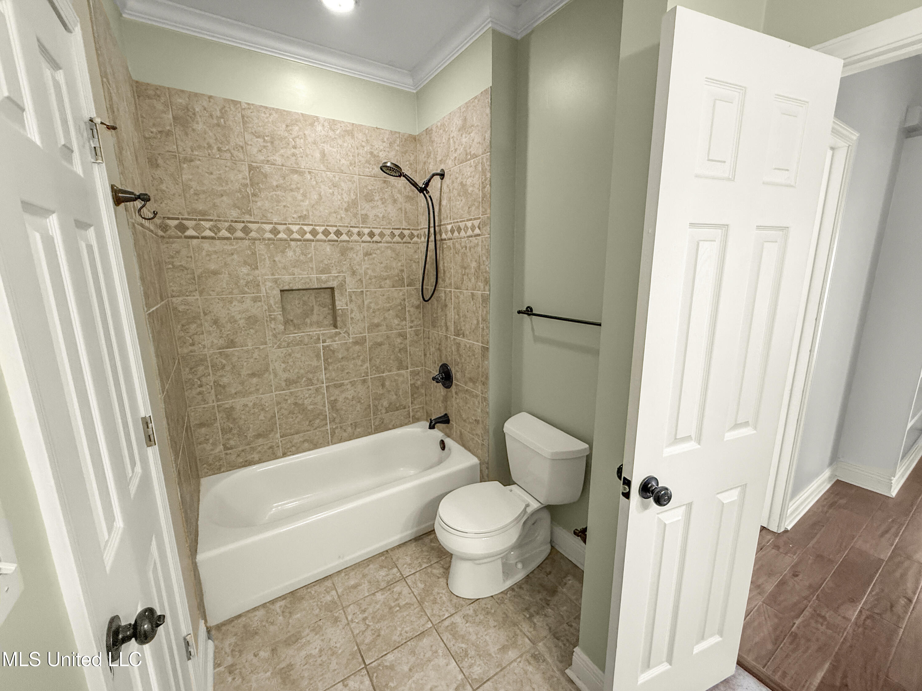 1122 Lakeview Drive Property Photo 54