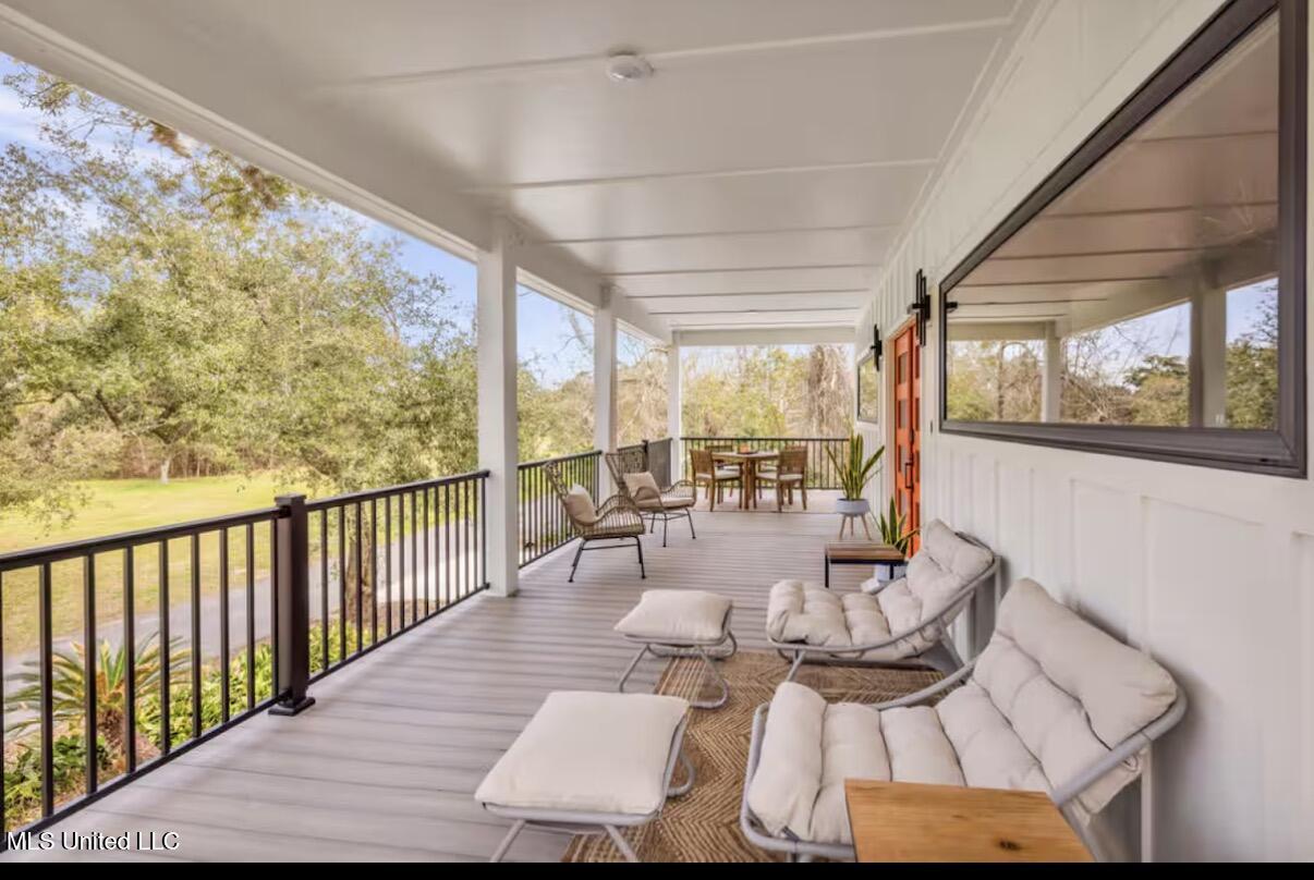 218 Thomas Street Property Photo 5