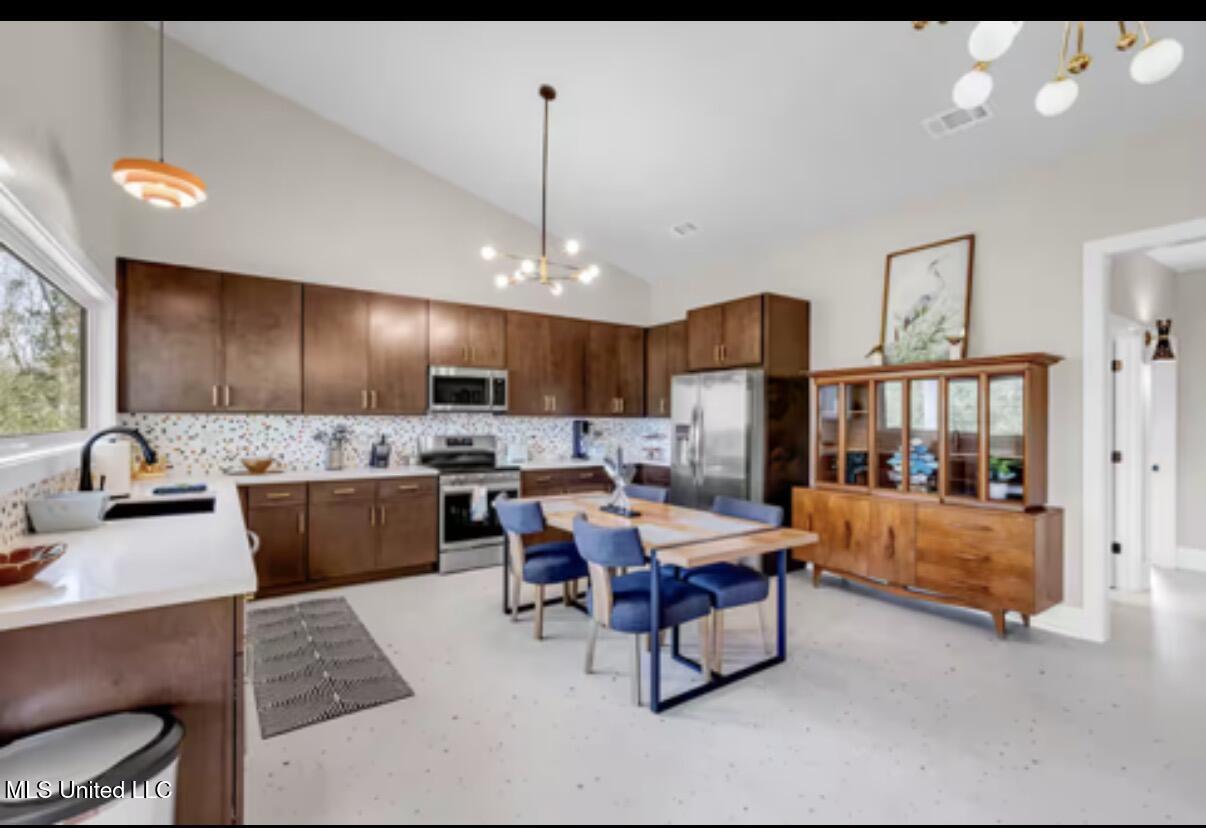 218 Thomas Street Property Photo 7