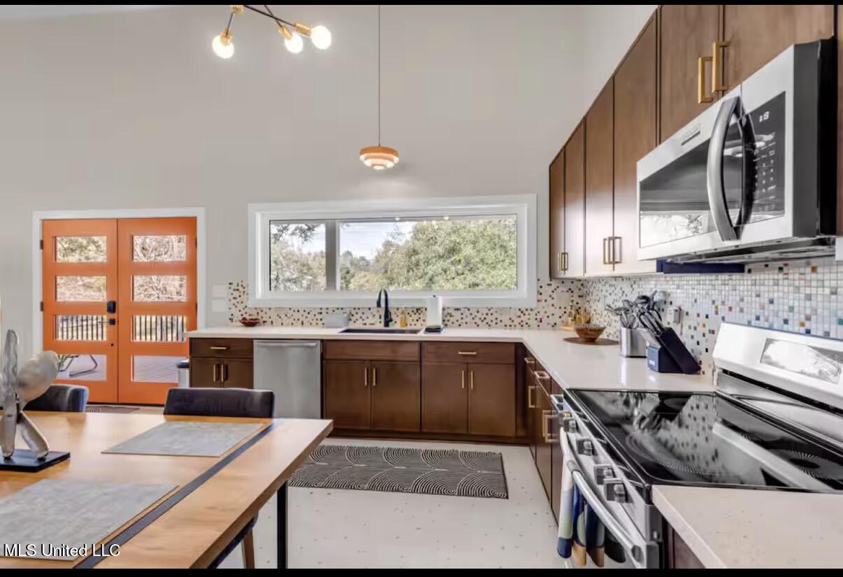 218 Thomas Street Property Photo 13