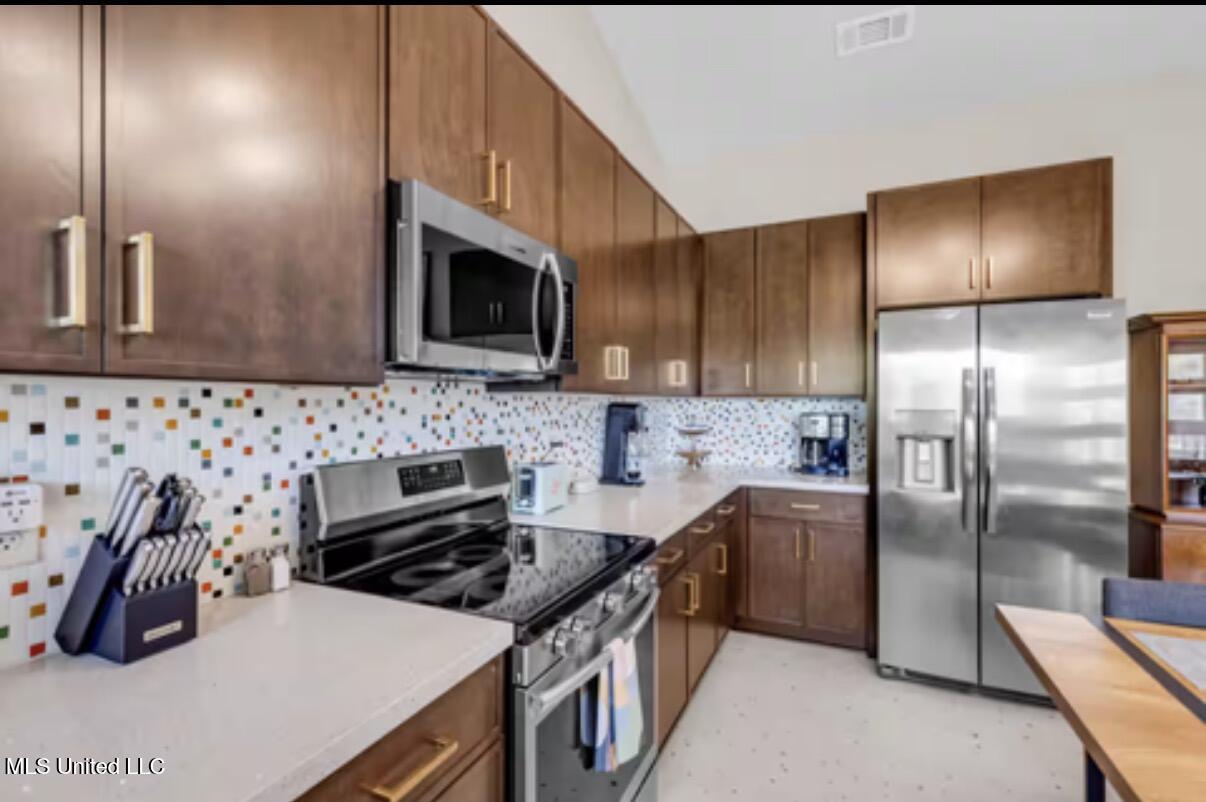 218 Thomas Street Property Photo 14