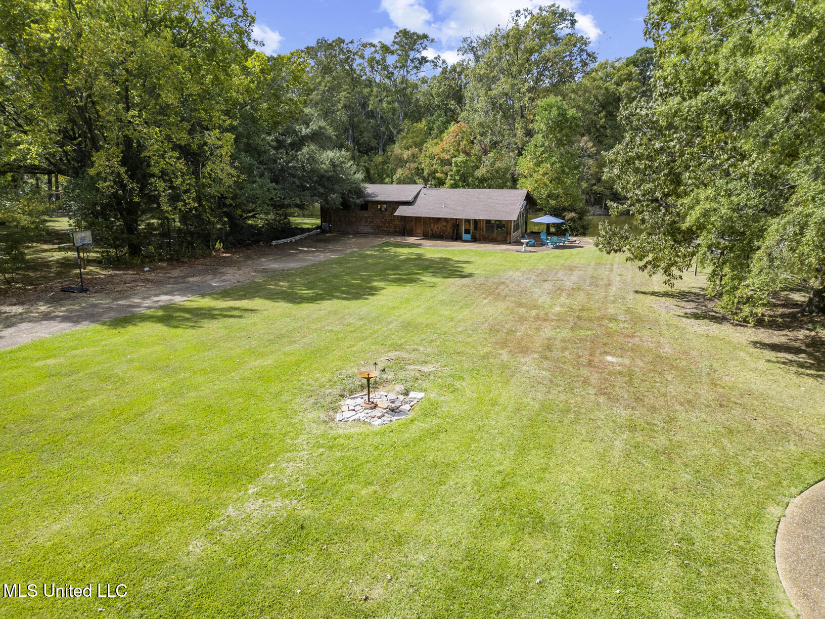 111 Arrowhead Trail Property Photo 2