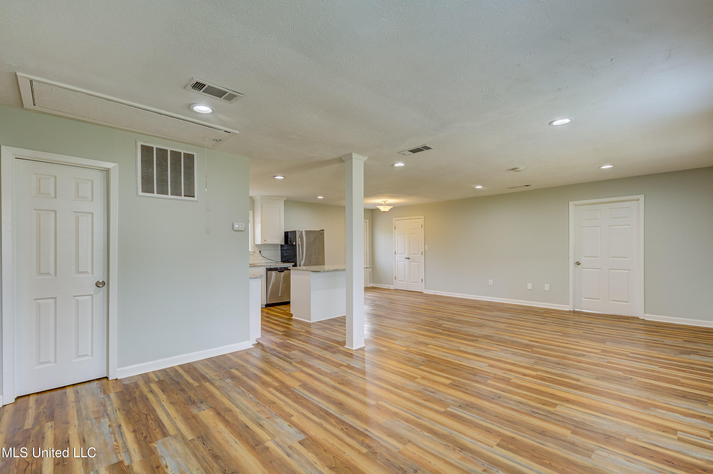 914 Monroe Street Property Photo 4