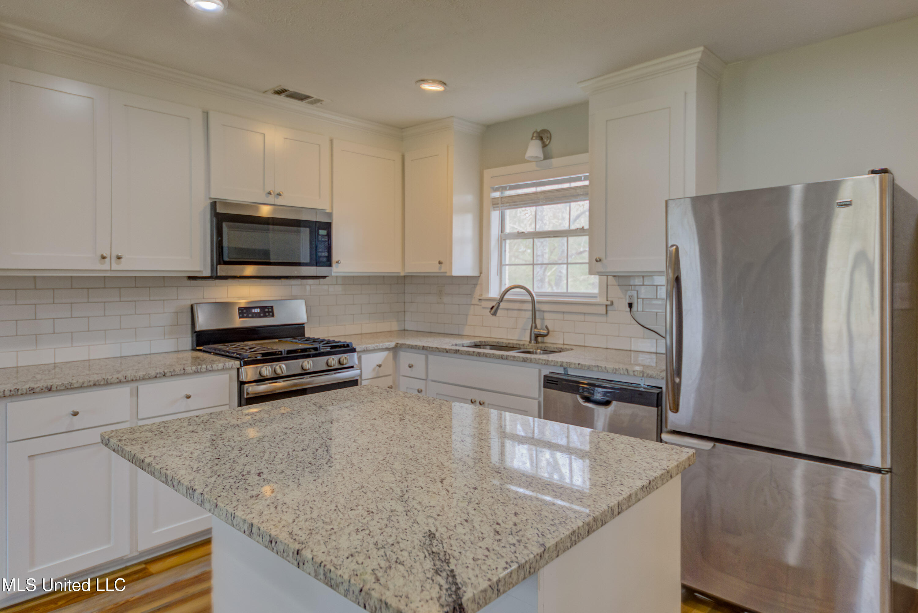 914 Monroe Street Property Photo 8