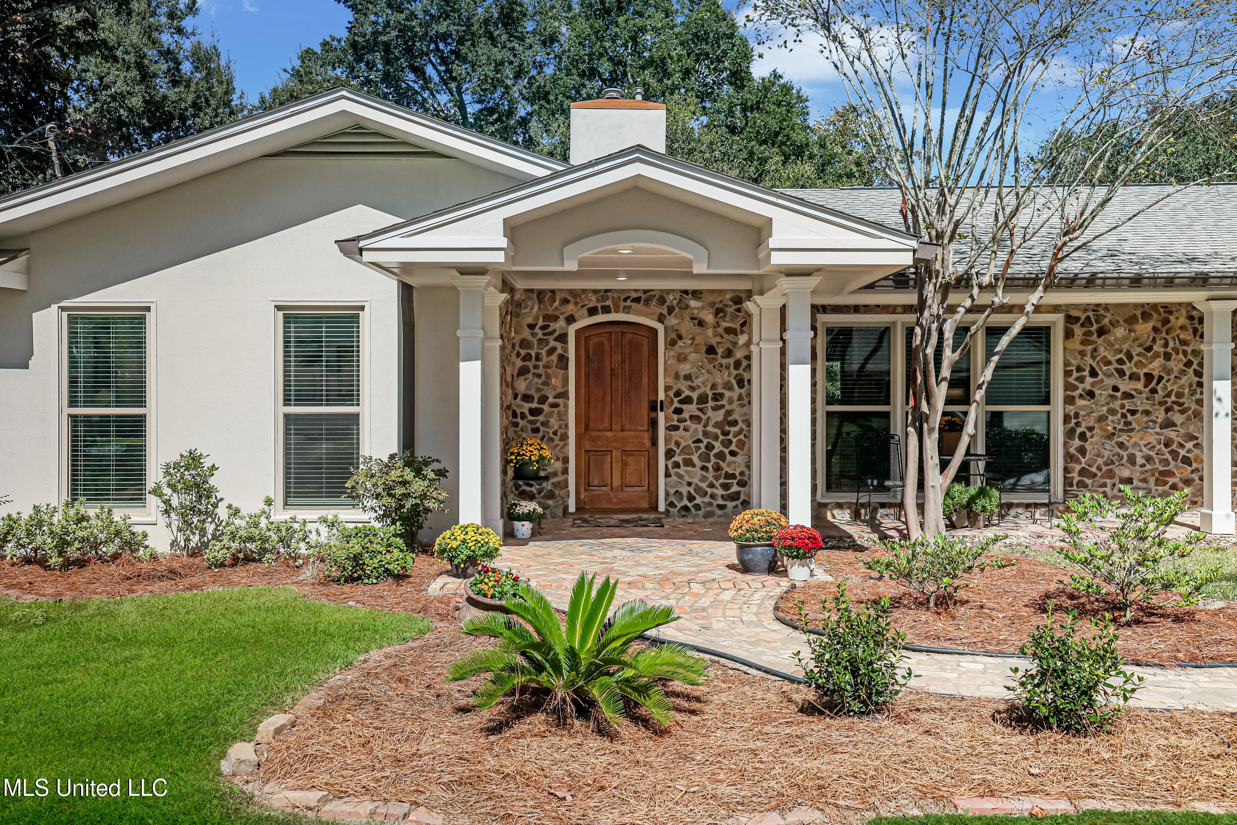 2604 Evergreen Lane Property Photo 1