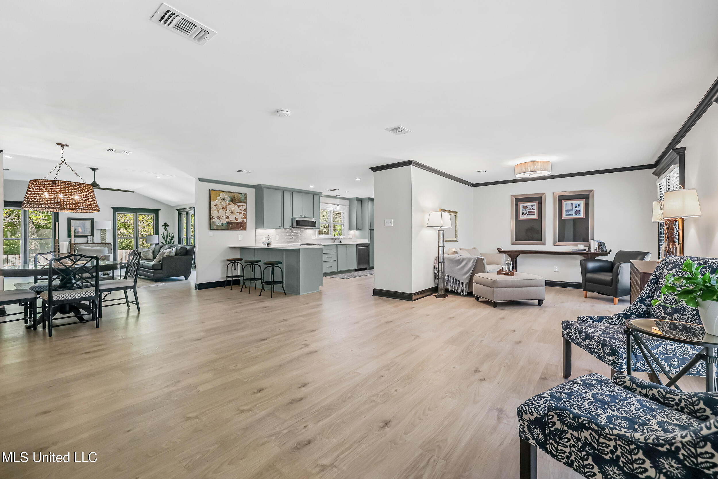 2604 Evergreen Lane Property Photo 3