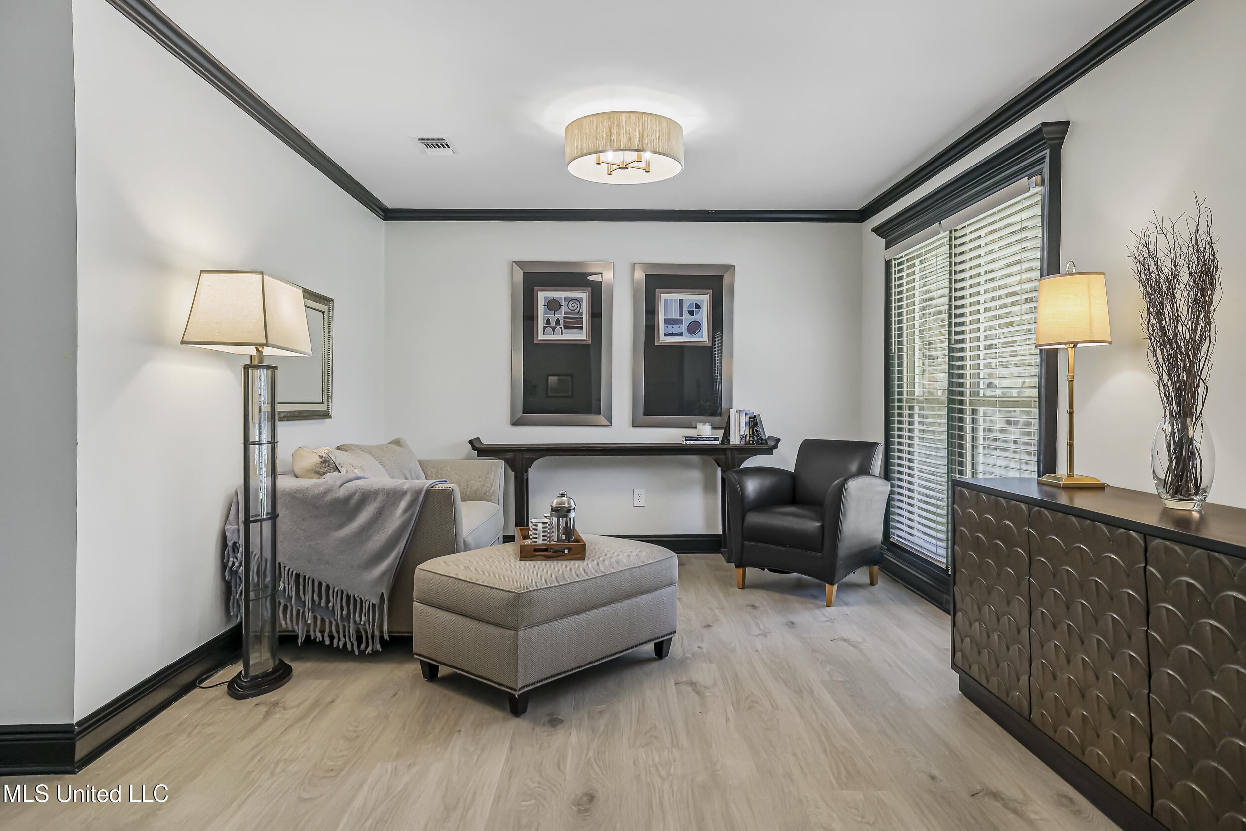 2604 Evergreen Lane Property Photo 5