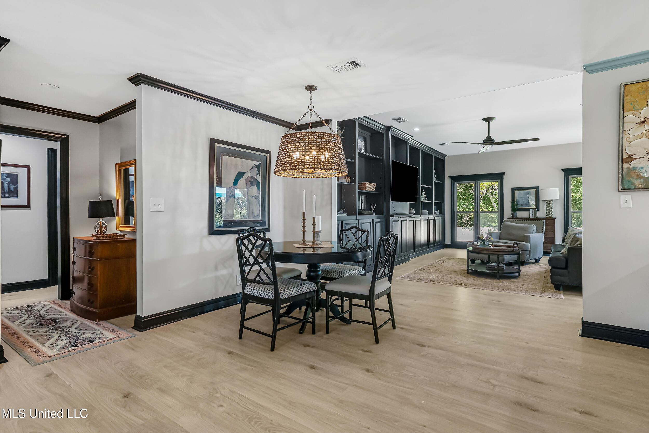 2604 Evergreen Lane Property Photo 7