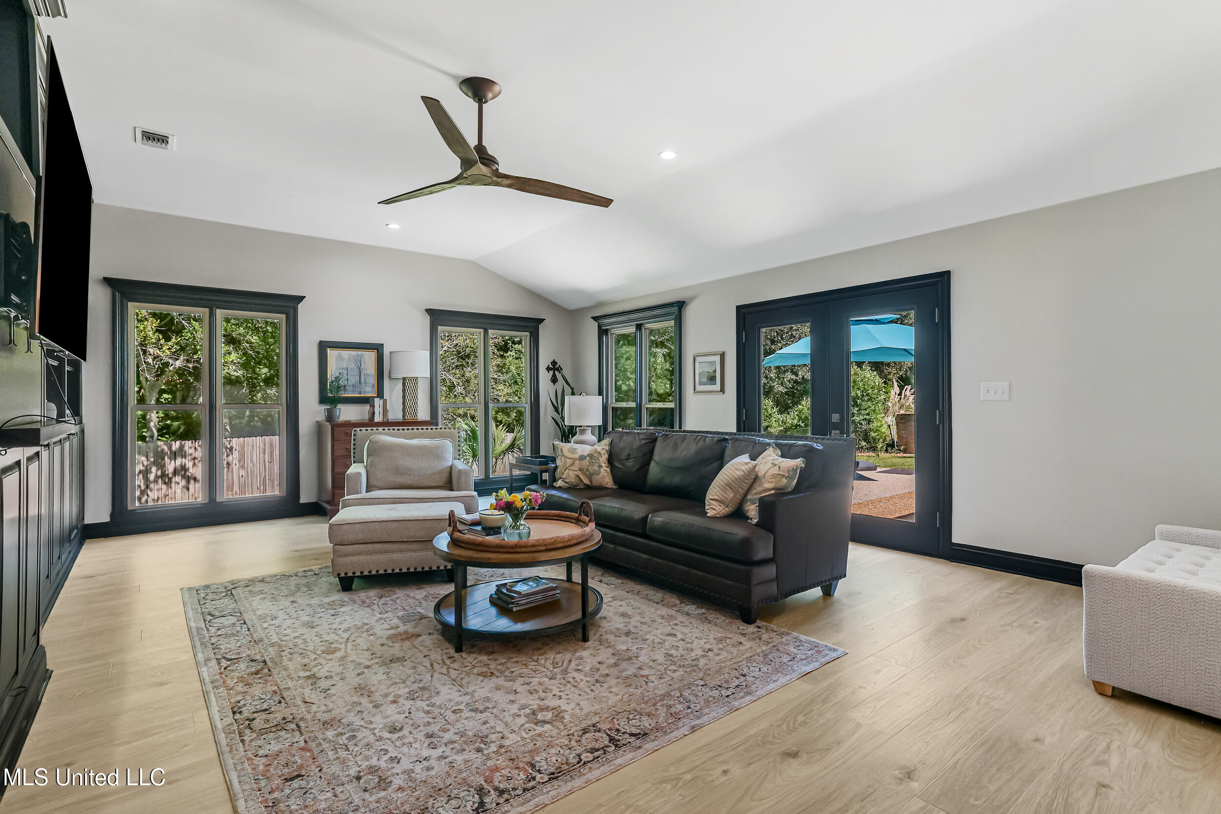 2604 Evergreen Lane Property Photo 12