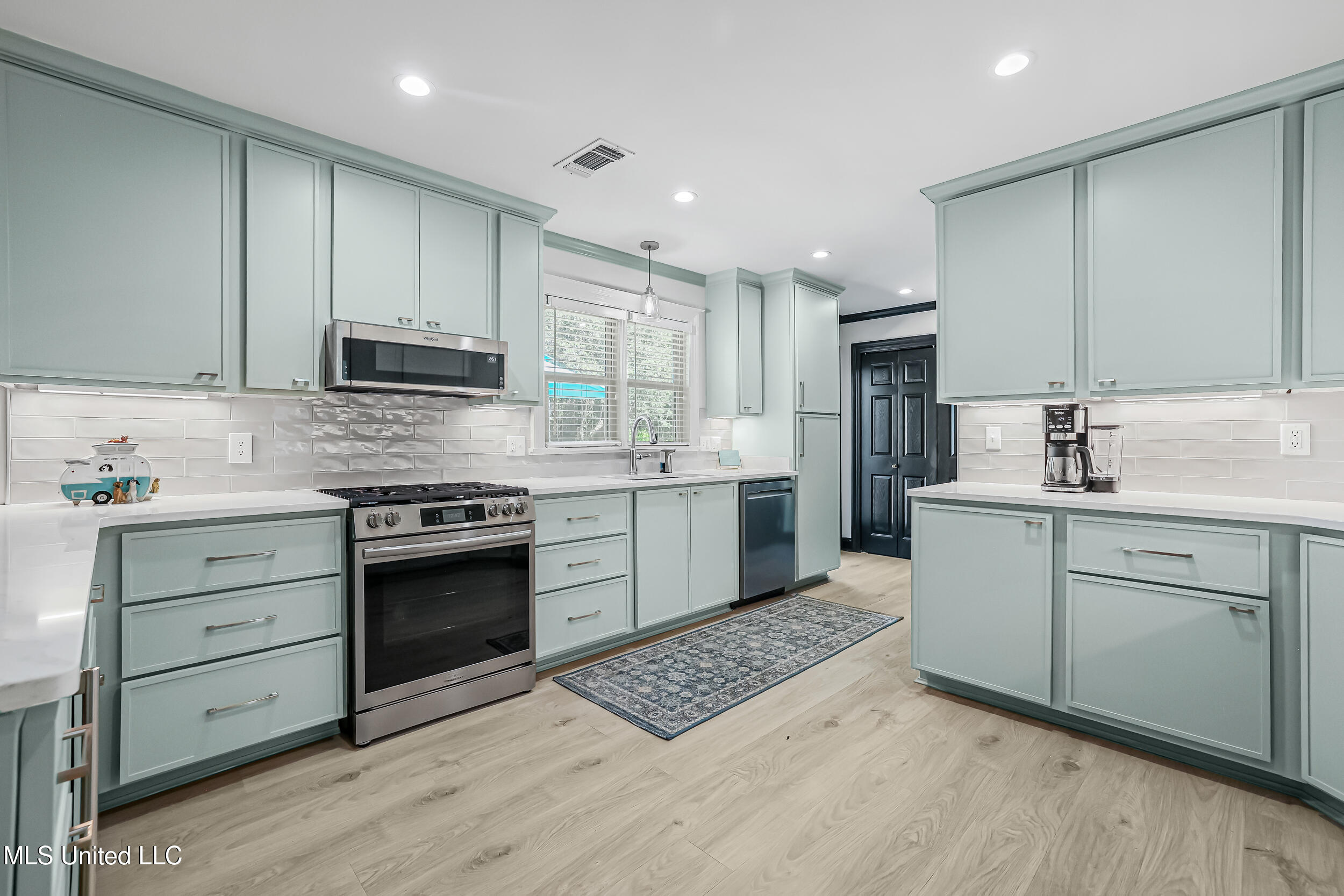 2604 Evergreen Lane Property Photo 14