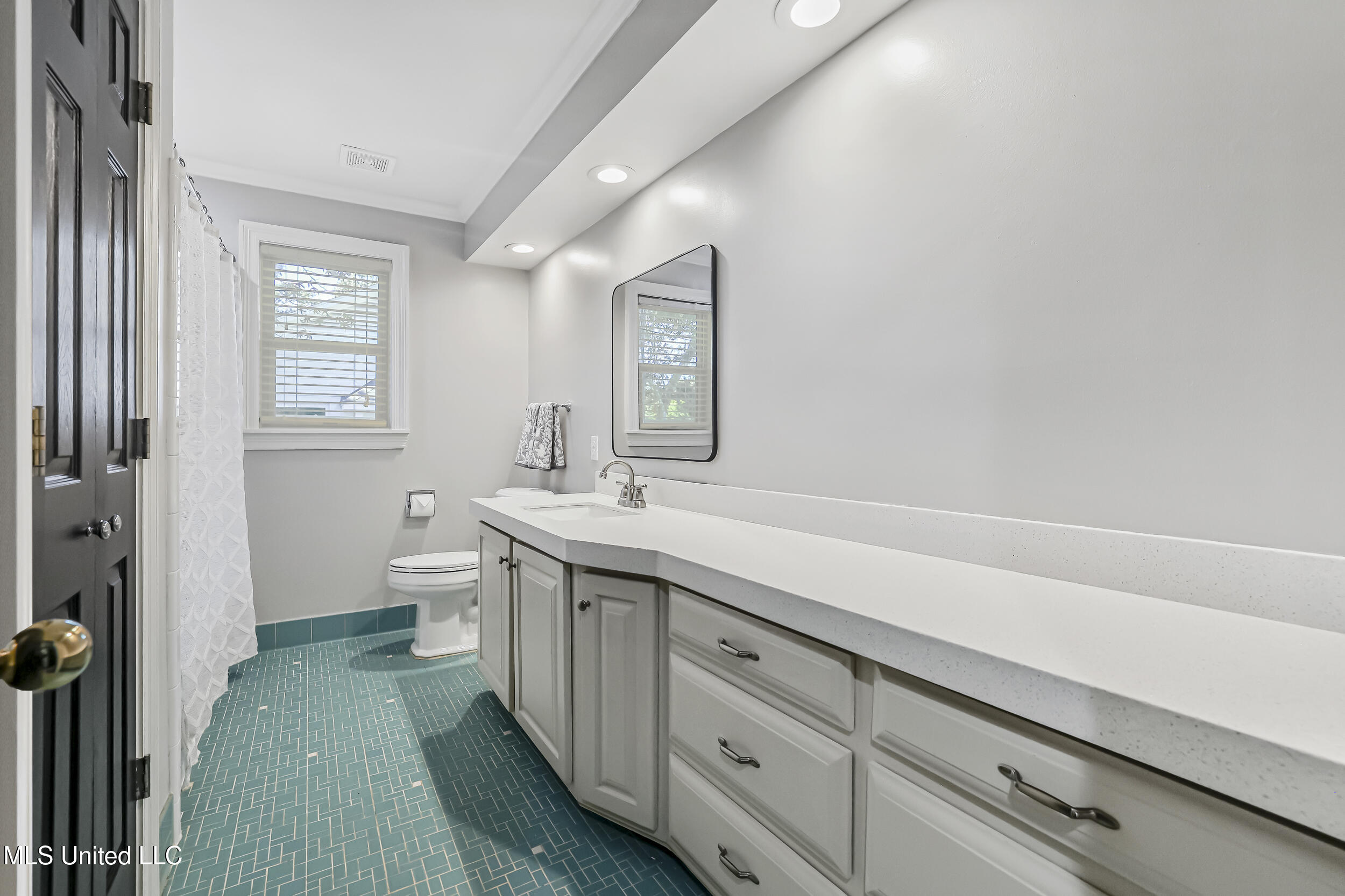 2604 Evergreen Lane Property Photo 18