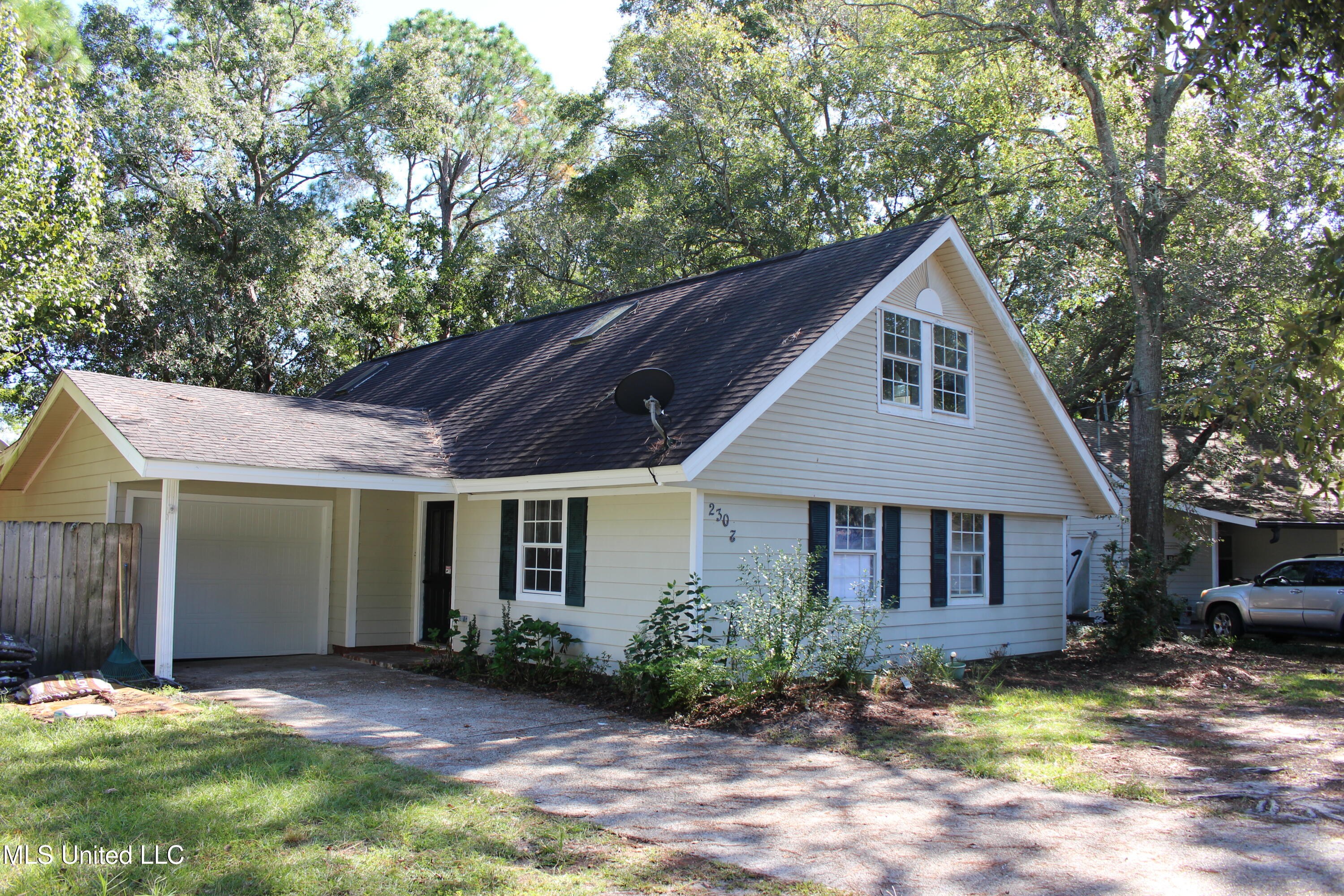 2302 Dogwood Street Property Photo 1