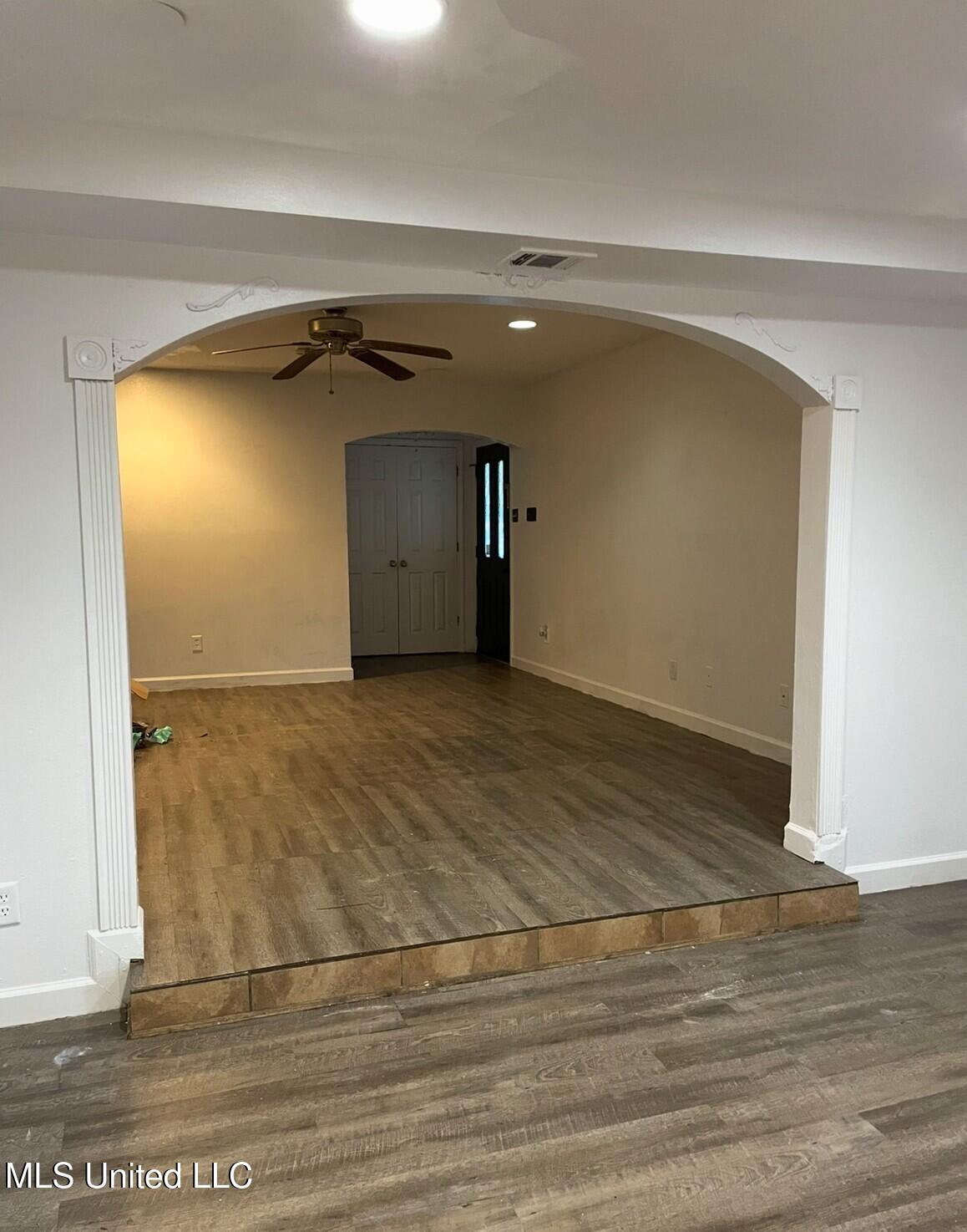 2302 Dogwood Street Property Photo 3